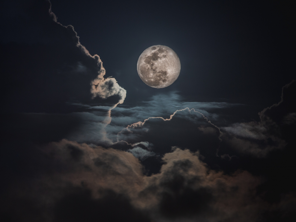 Hình nền đêm, những đám mây và mặt trăng, bầu trời