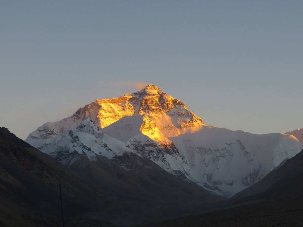 Desktop wallpaper dawn, sunlight, glowing, mountain's peak, hd image ...