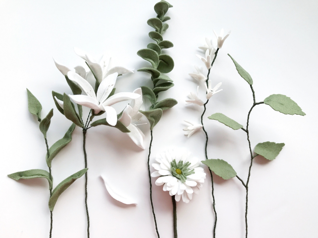 Wallpaper white flowers, green leaves, fresh desktop wallpaper, hd