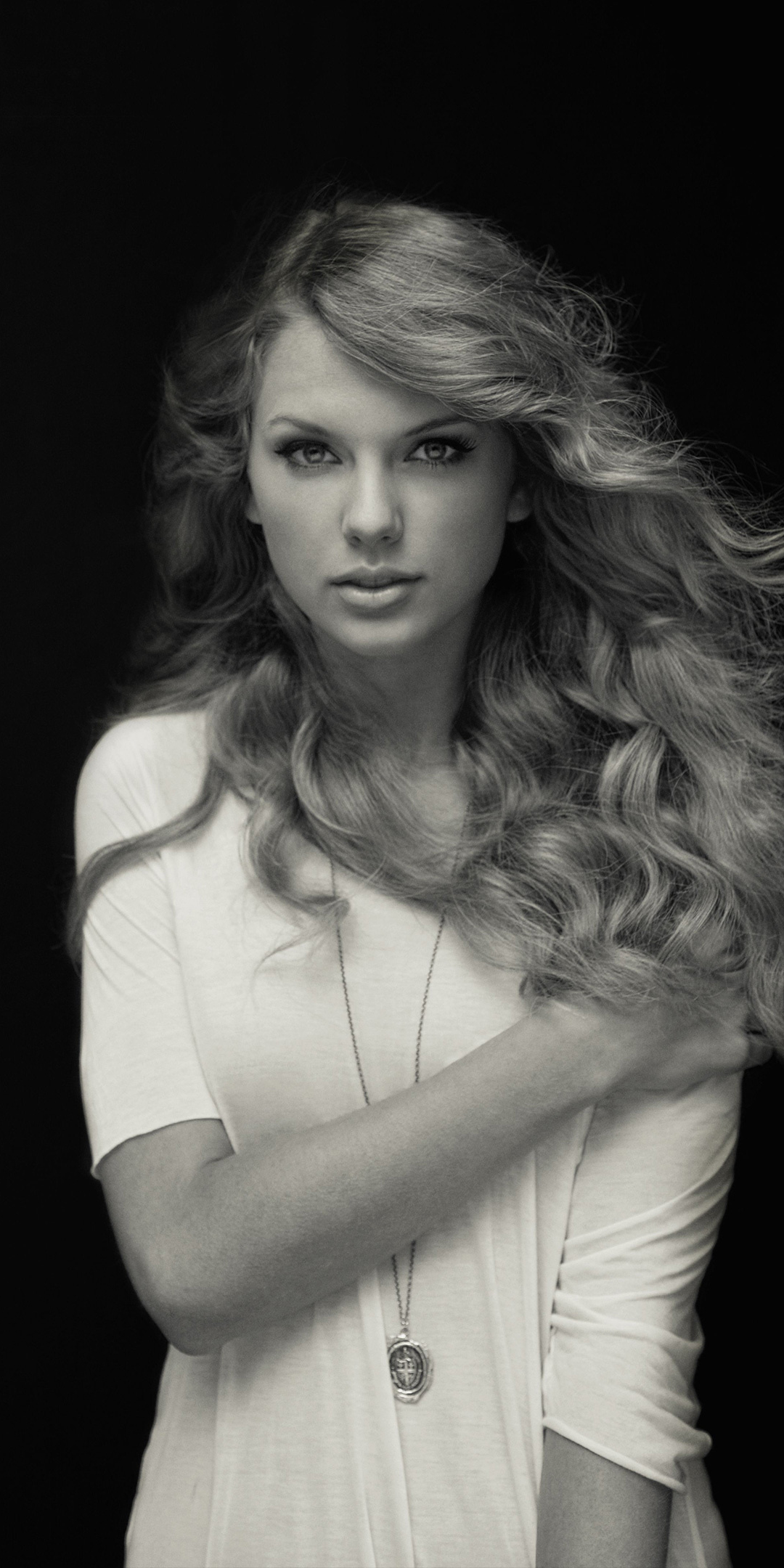 Taylor swift, curly hair, black and white, 1080x2160 wallpaper