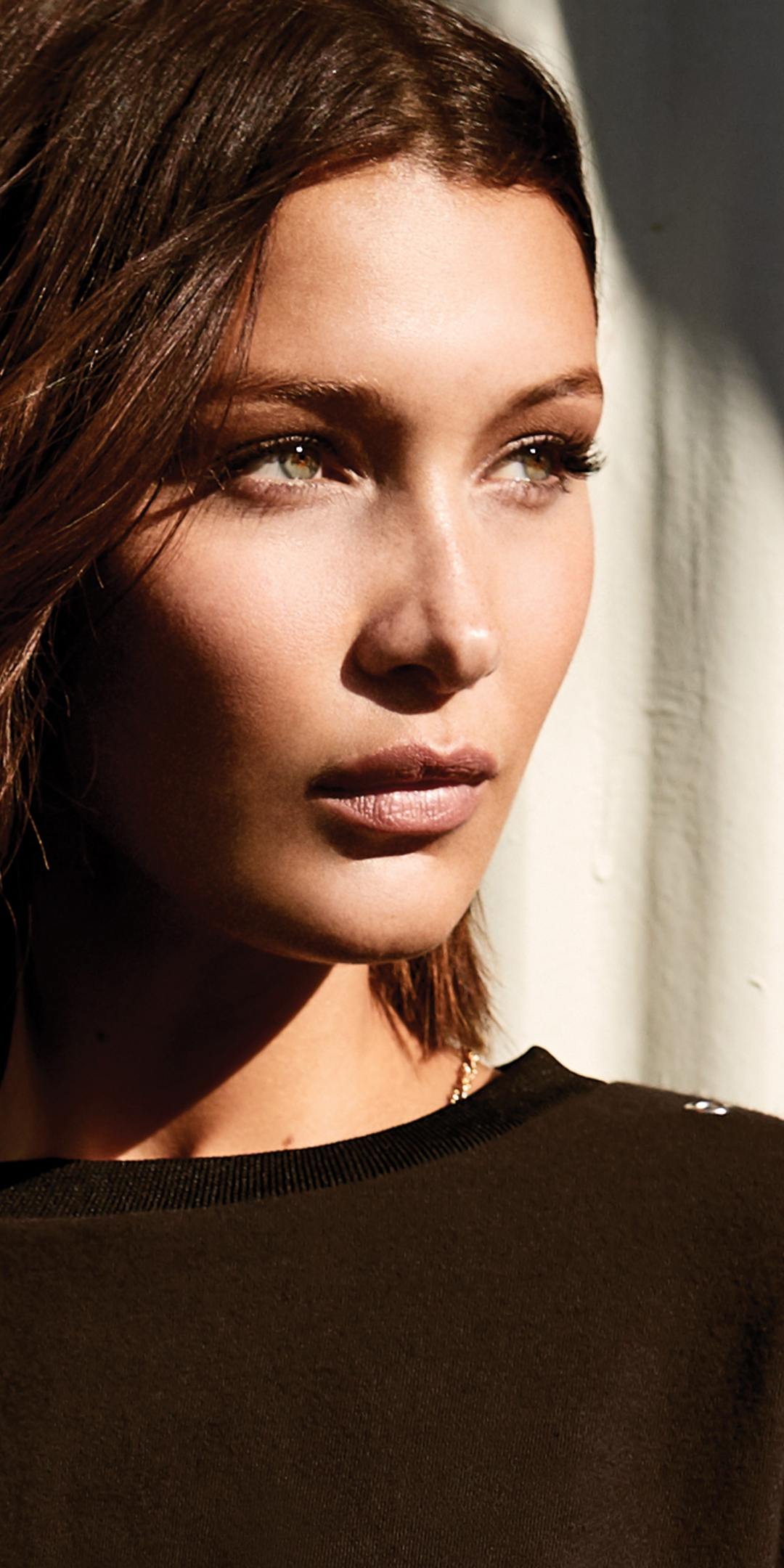Green eyes, gorgeous supermodel, Bella Hadid, 1080x2160 wallpaper