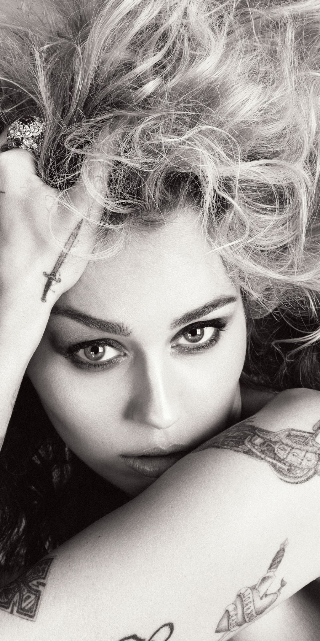 BW, Miley Cyrus, beautiful singer, 2023, 1080x2160 wallpaper