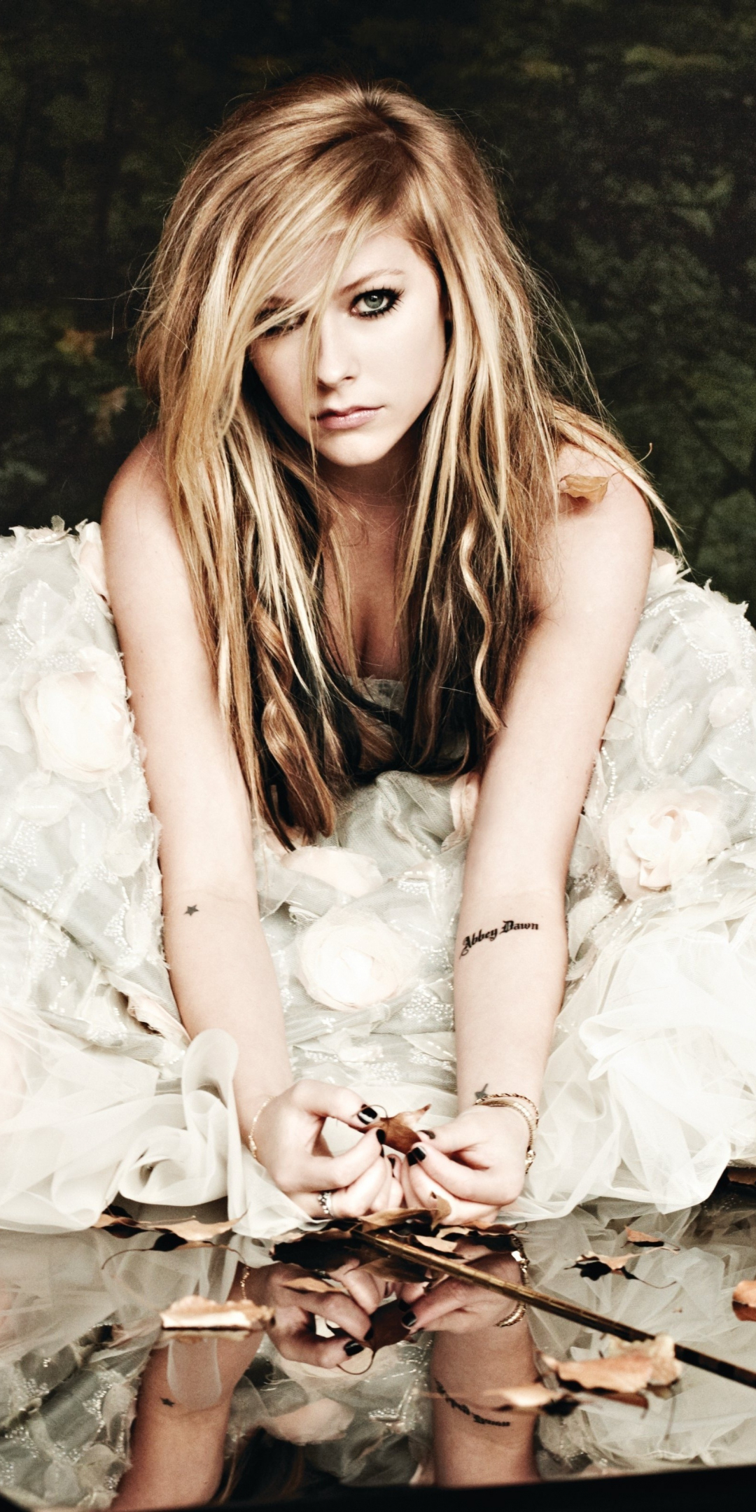 Avril Lavigne, celebrity, singer, 2018, 1080x2160 wallpaper