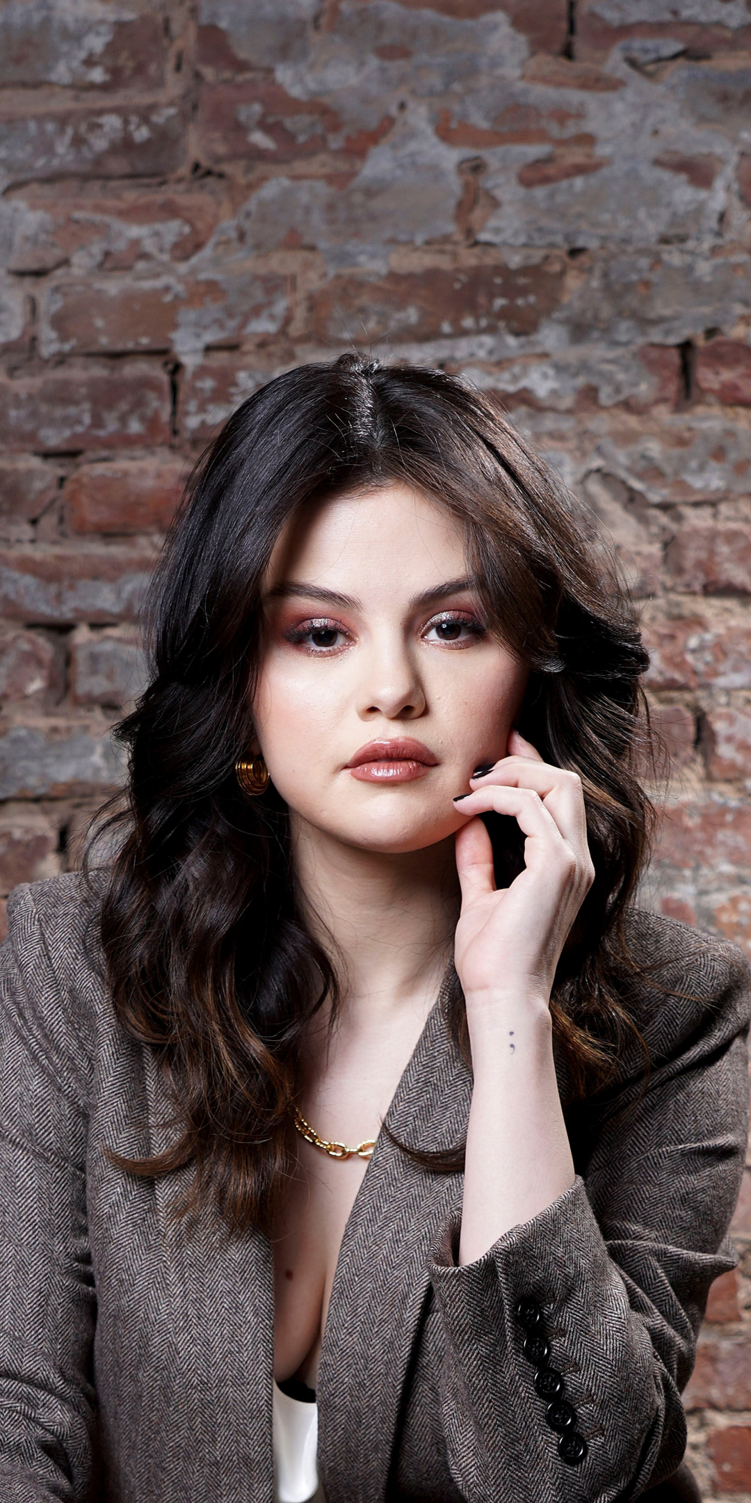 Gorgeous, brunette, Selena Gomez, 2021, 1080x2160 wallpaper