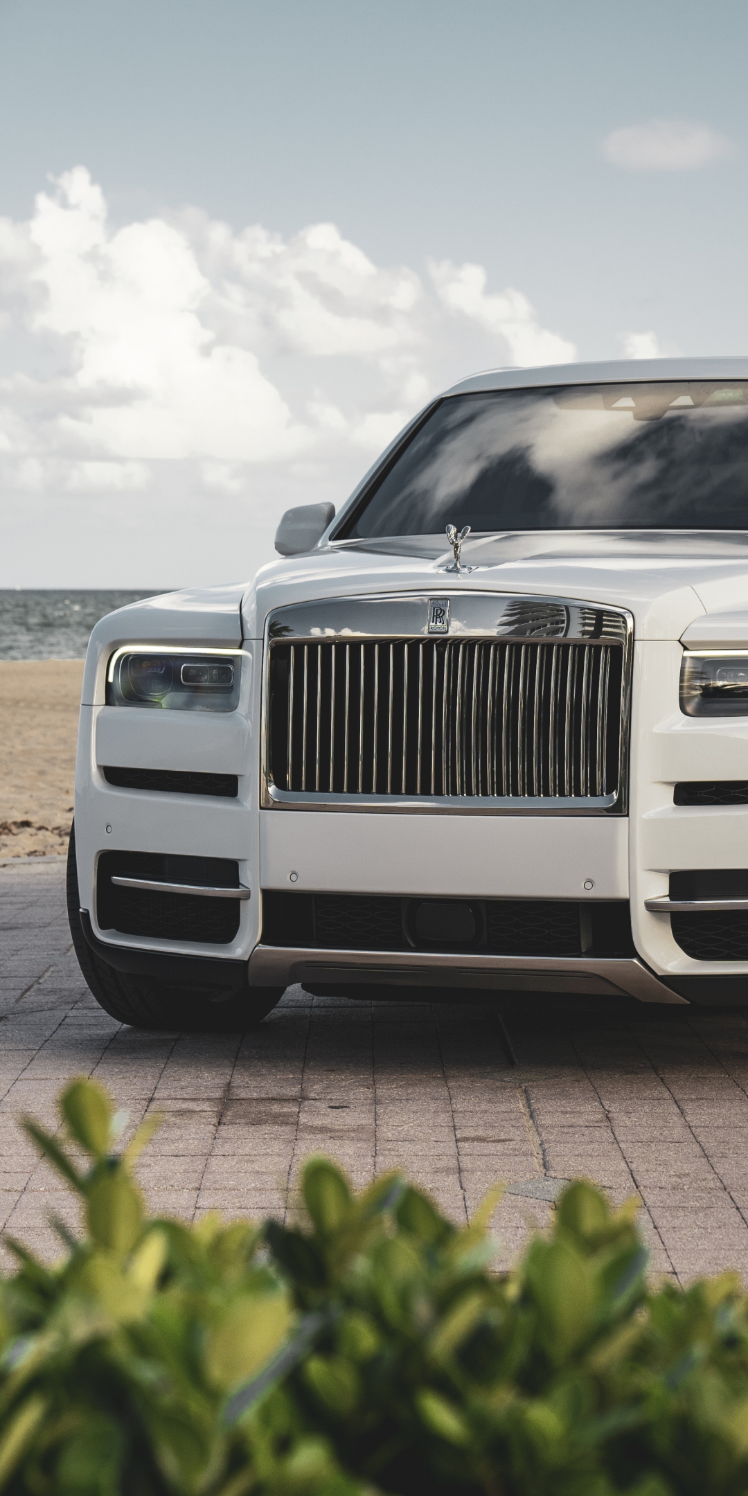 Rolls-Royce Cullinan, white luxury car, 2023, 1080x2160 wallpaper