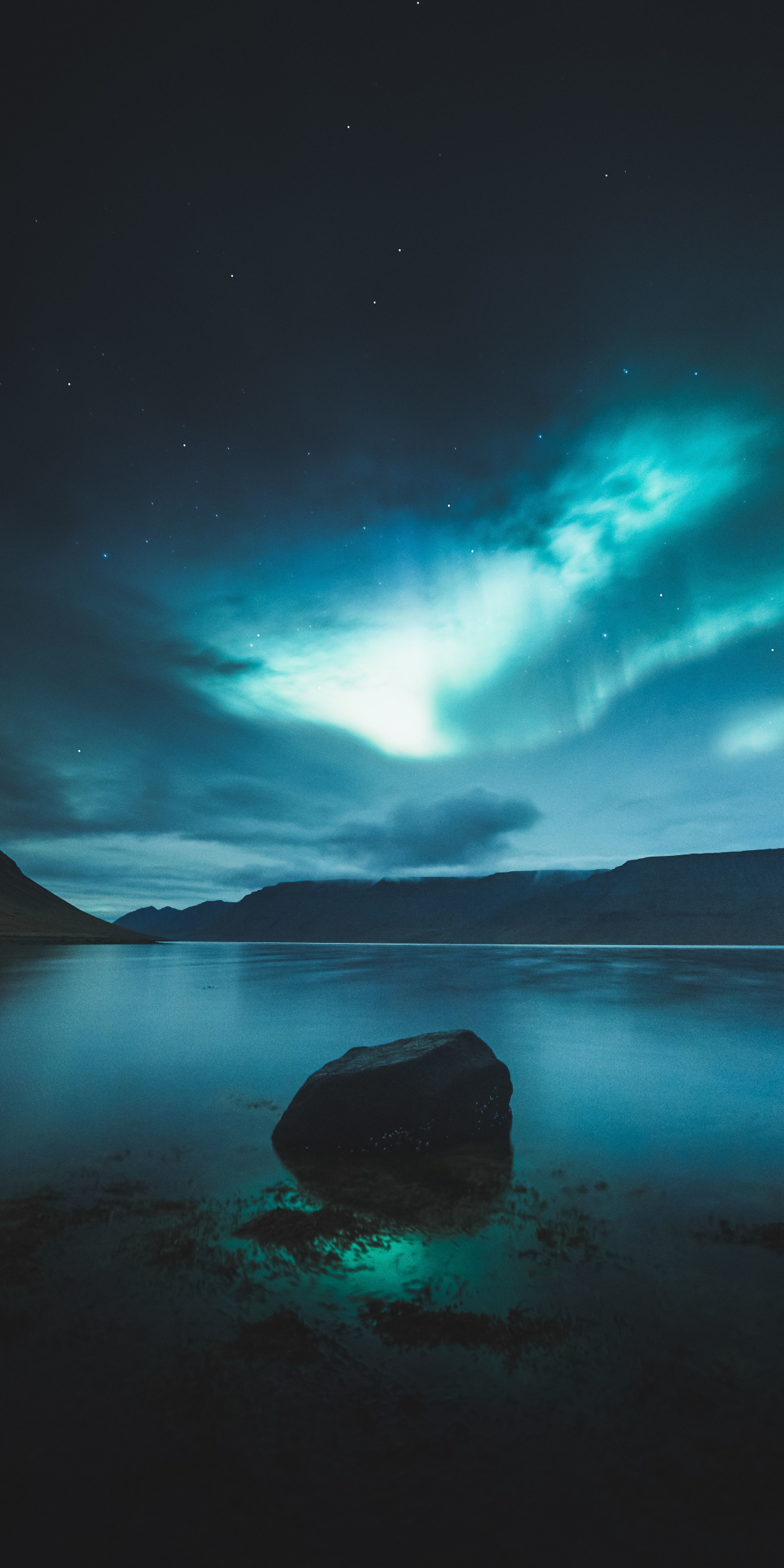 Northern lights, iceland, lake, 1080x2160 wallpaper