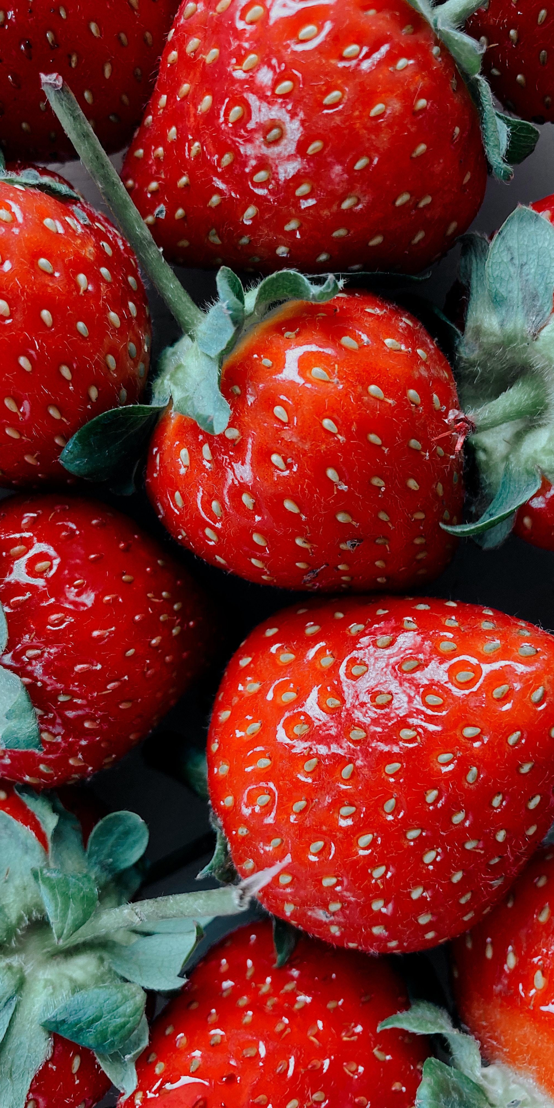 Juicy and fresh strawberries, close up, 1080x2160 wallpaper