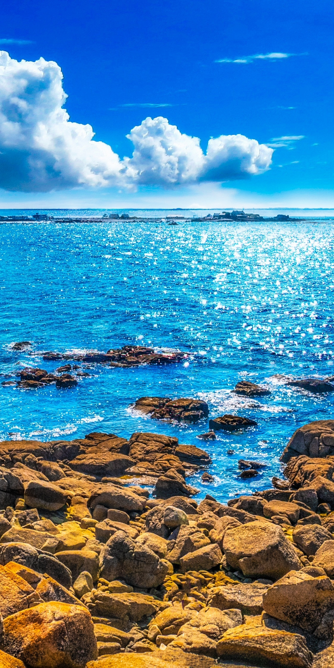 Rocks, coast, sunny day, blue sea, 1080x2160 wallpaper