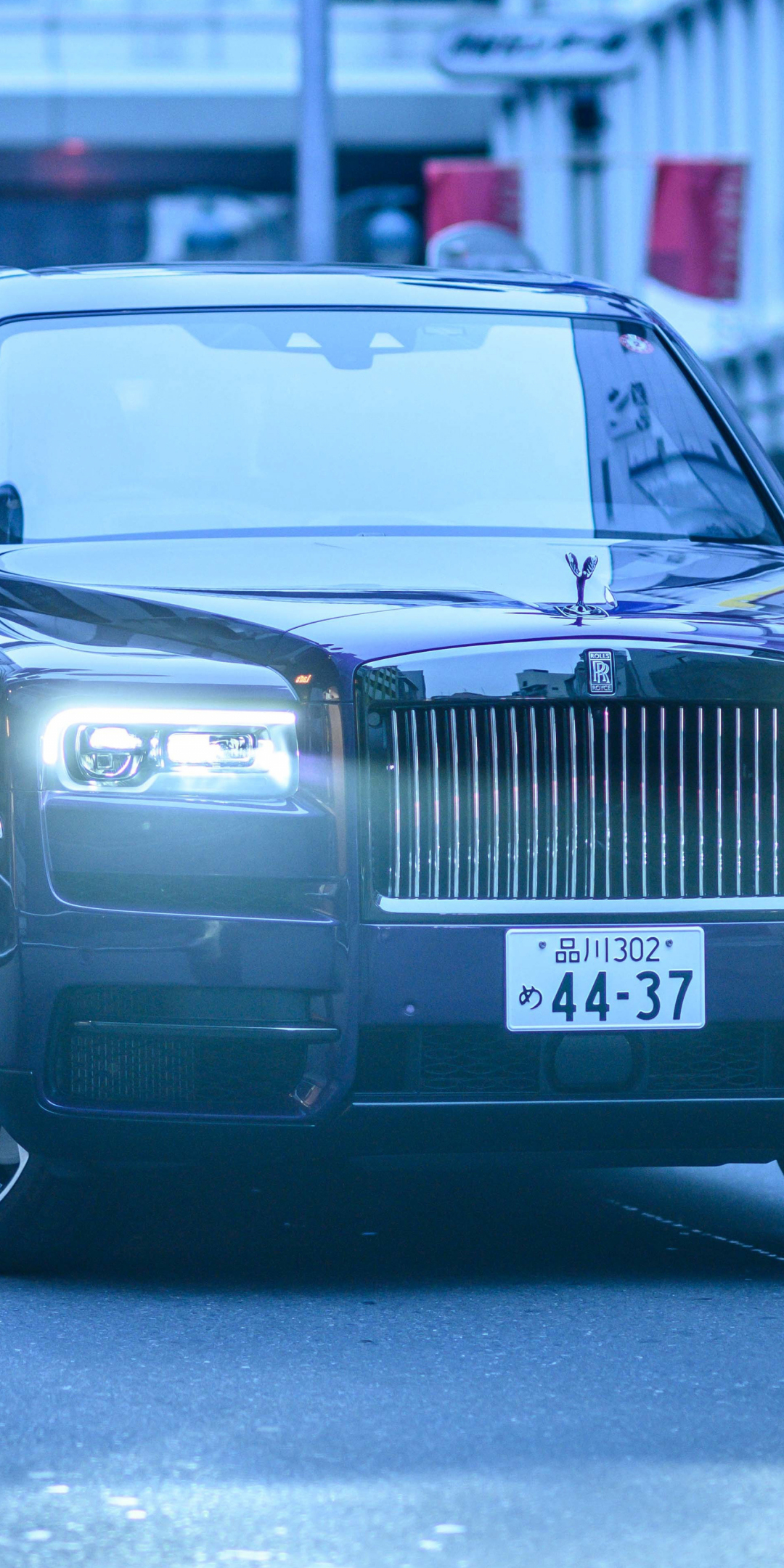 Luxurious car, headlight, Rolls-Royce Cullinan, 1080x2160 wallpaper
