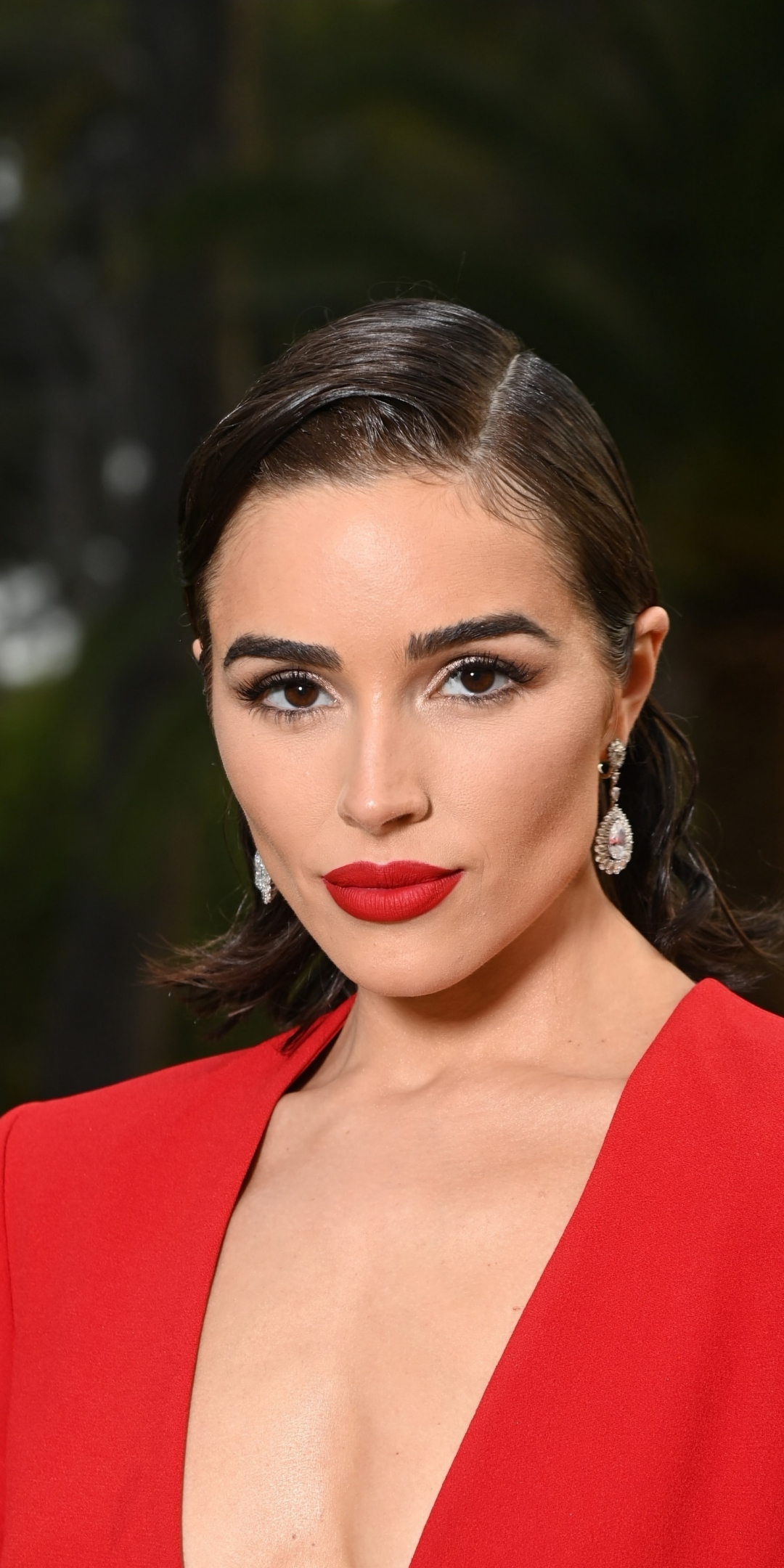 Olivia Culpo in red, red lips, 2022, 1080x2160 wallpaper