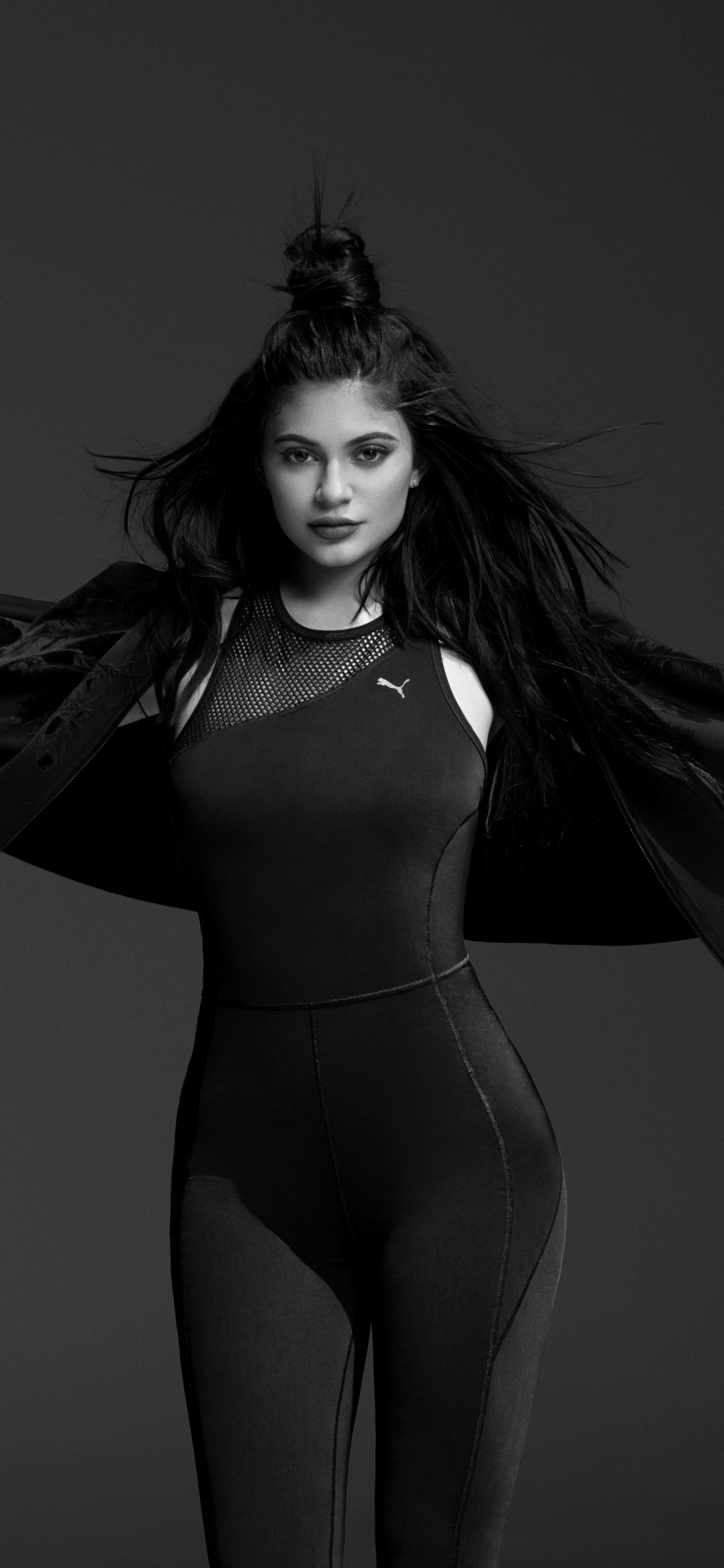 Download Wallpaper 1125x2436 Kylie Jenner Puma Photoshoot Monochrome Iphone X 1125x2436 Hd 