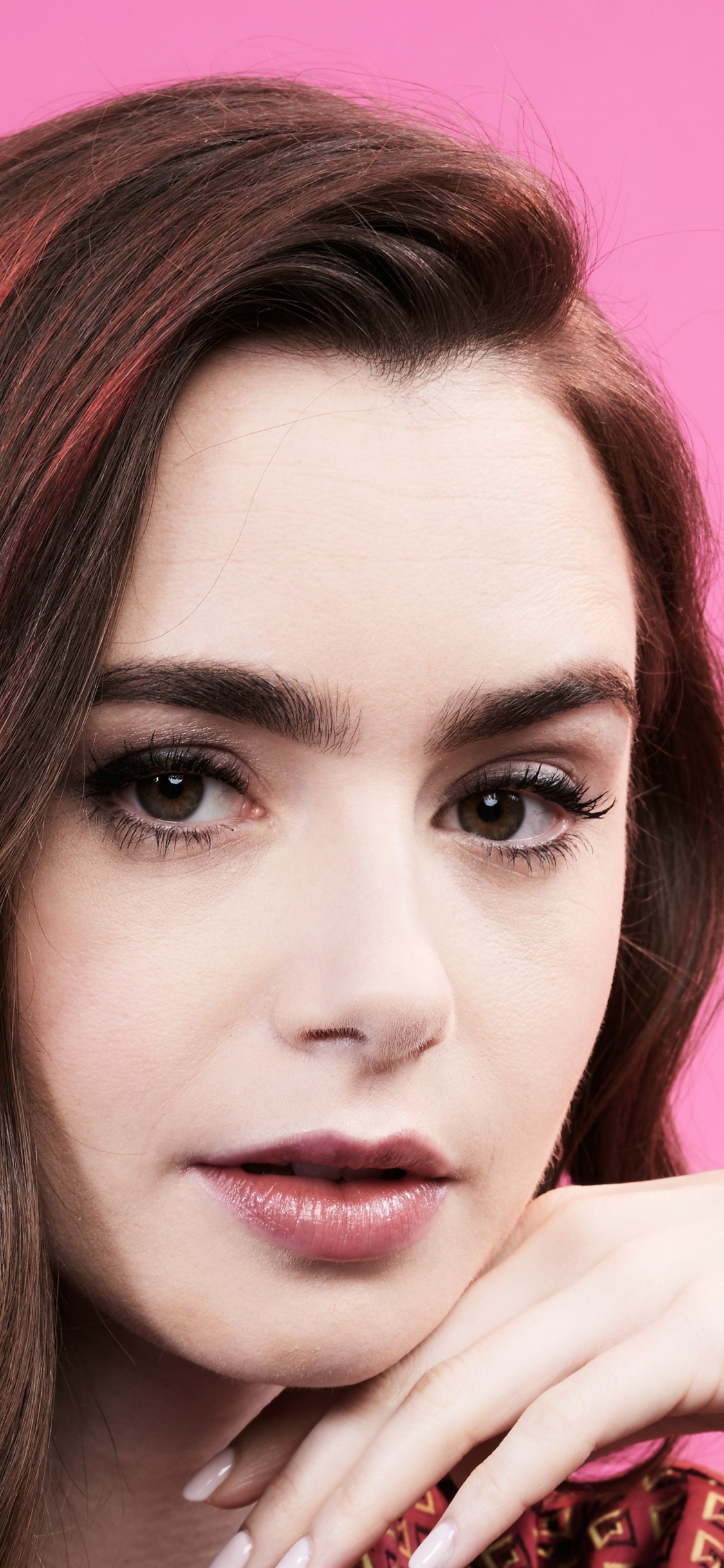 Download 1125x2436 wallpaper lily collins, deadline contenders, emmy