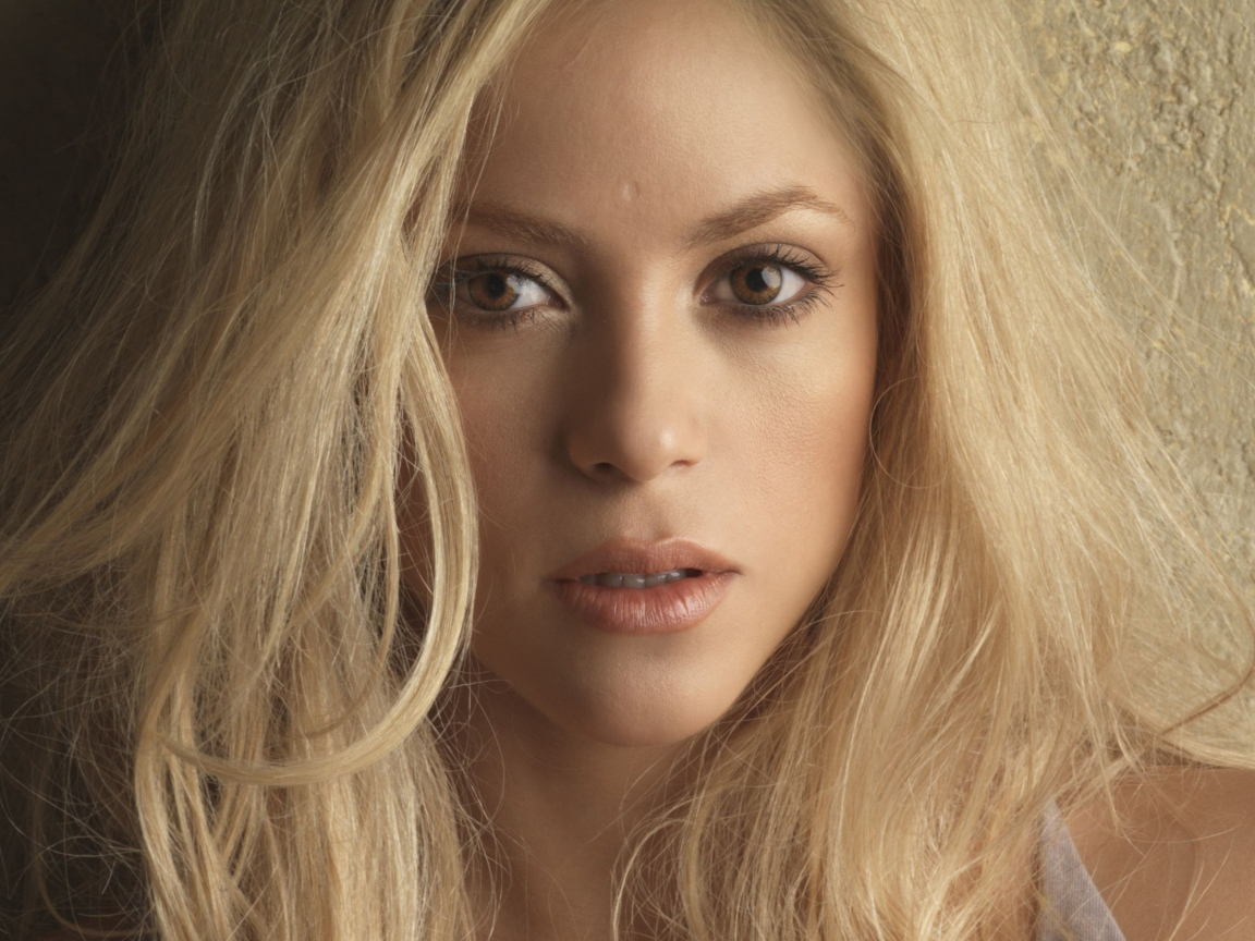 Download Wallpaper 1152x864 Blonde Singer Celebrity Shakira