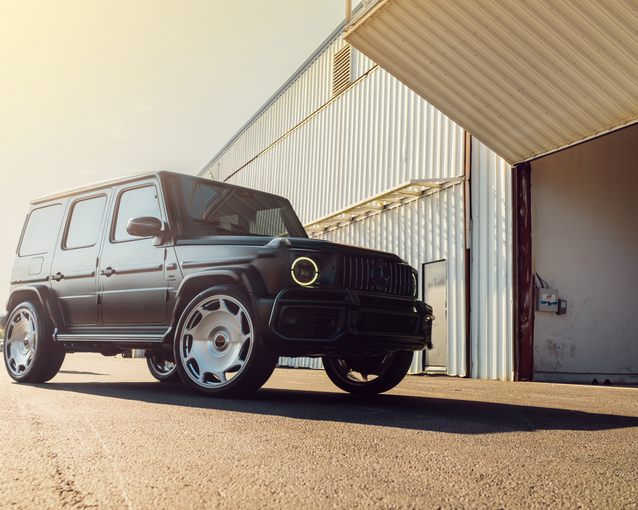 Download wallpaper 1280x1024 black gwagon vossen matte, 2023, standard