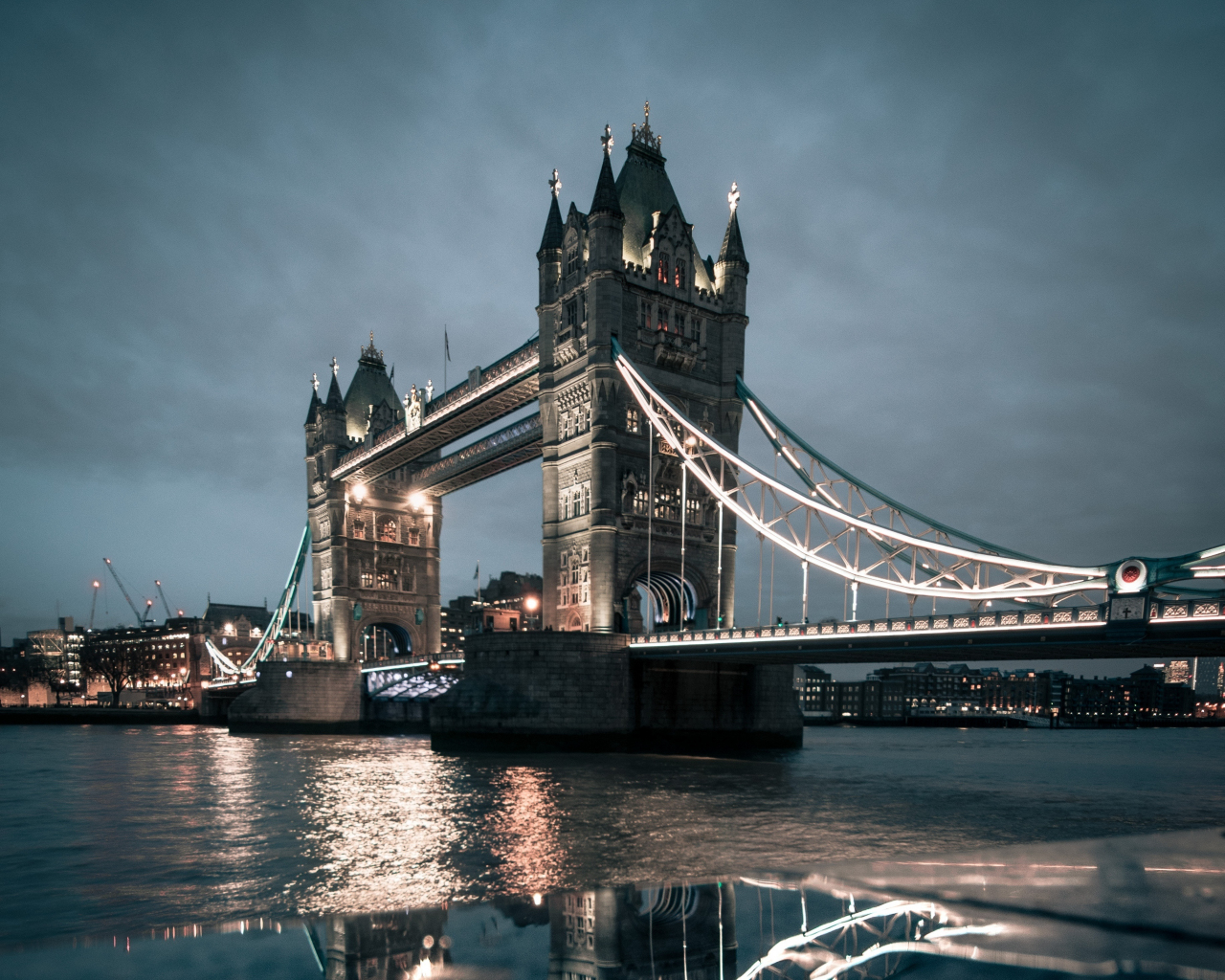 Download wallpaper 1280x1024 london, tower bridge, night, city, standard  5:4 fullscreen wallpaper, 1280x1024 hd background, 18787