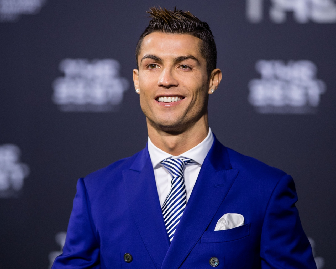 Download wallpaper 1280x1024 cristiano ronaldo, soccer, celebrity ...