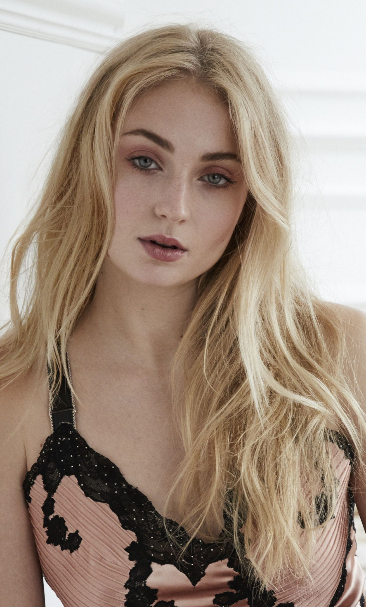 Download wallpaper 1280x2120 gorgeous, sophie turner, beautiful, actress,  iphone 6 plus, 1280x2120 hd background, 16332