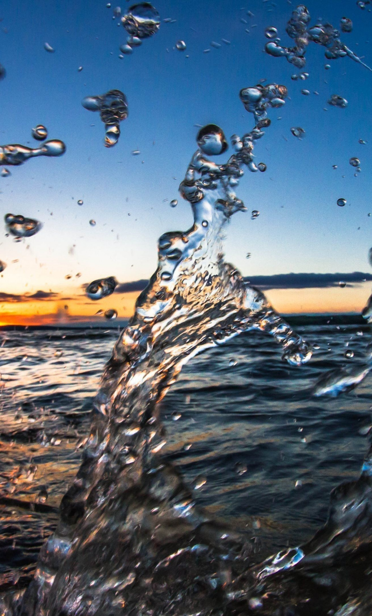 Лучшие вертикальные заставки. Красивая вода. Картинки на обои телефона. Обои на смартфон вертикальные. Красивые обои на телефон.