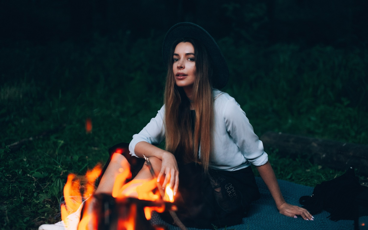 Download 1280x800 Wallpaper Outdoor Woman Girl Model Bonfire Images, Photos, Reviews