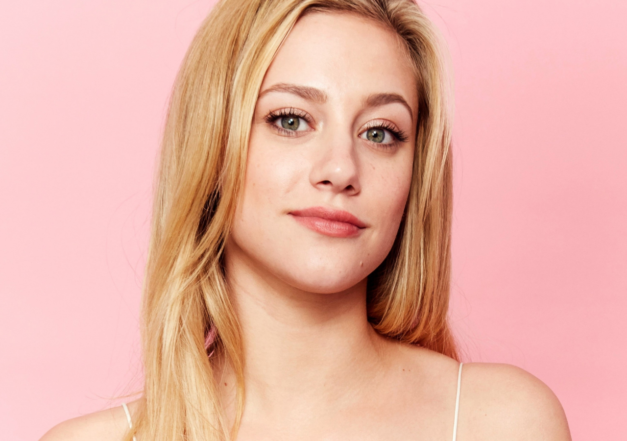 Download Wallpaper X Beautiful Lili Reinhart Blonde Actress Widescreen X Hd