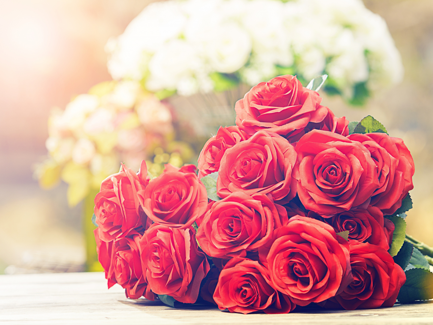 Download wallpaper 1400x1050 roses, red, fresh, bouquet, standard 4:3