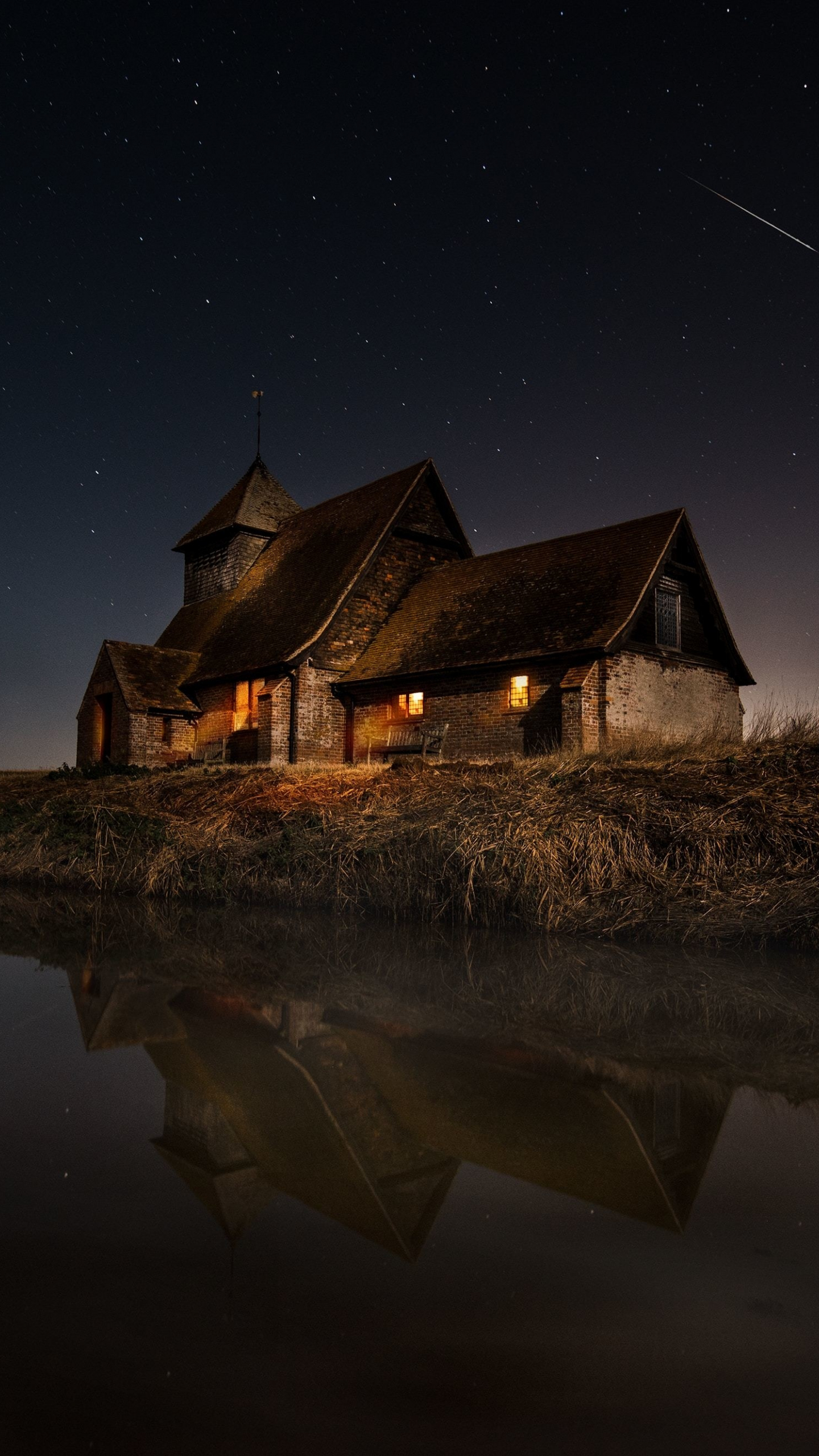 Download 1440x2560 Wallpaper Lakeside House Reflections Night Qhd