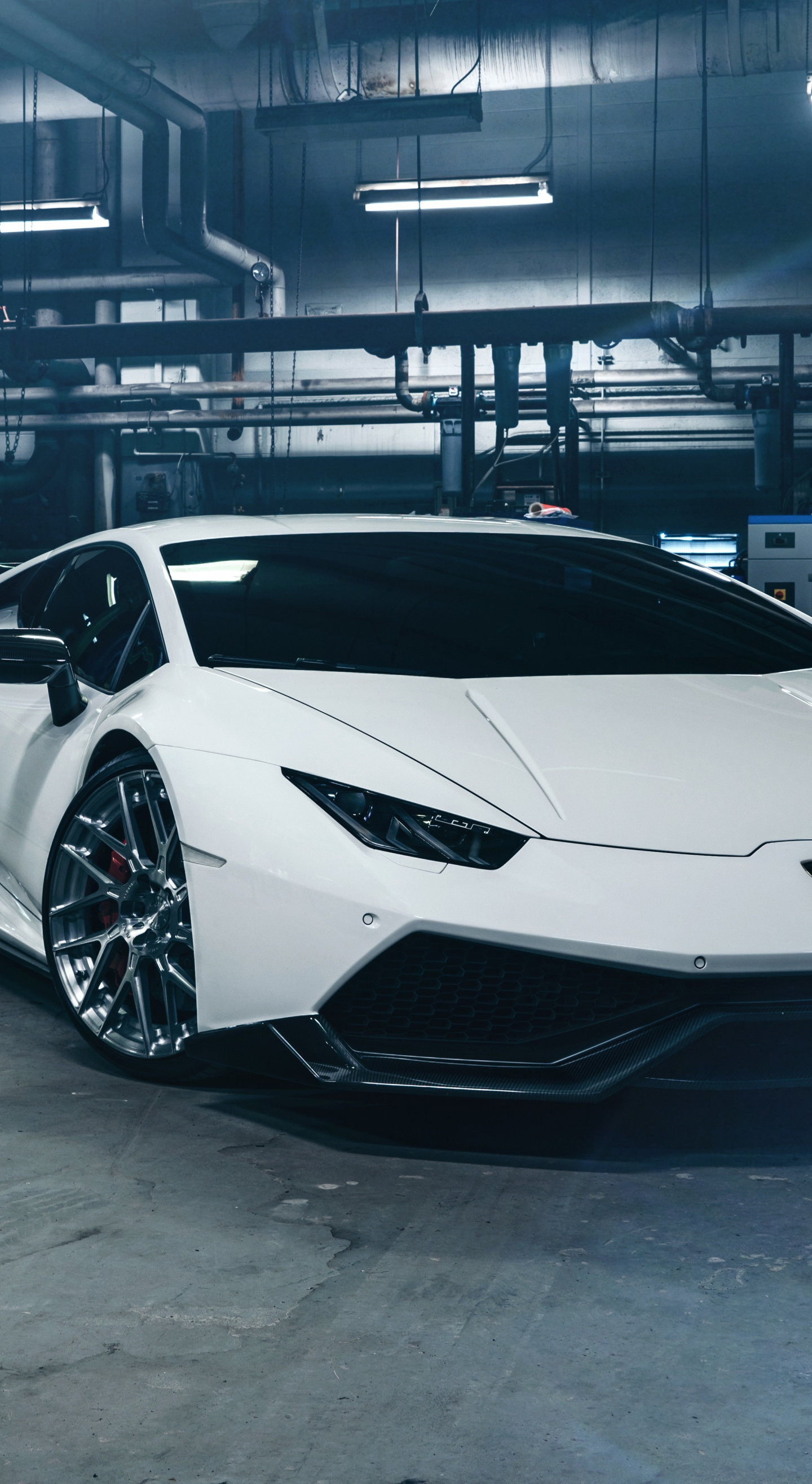 White lamborghini huracan Wallpapers Download