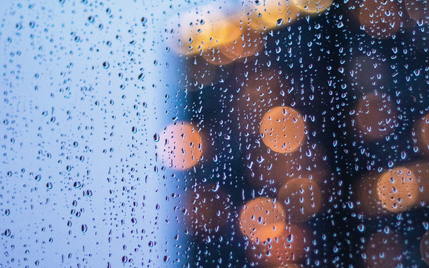 Обои дождь на стекле