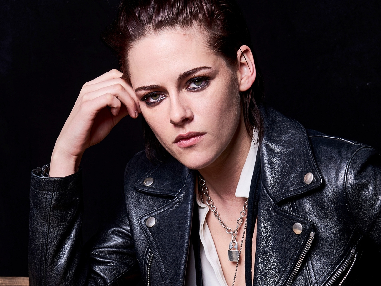 Download wallpaper 1600x1200 leather jacket, kristen stewart, actress ...