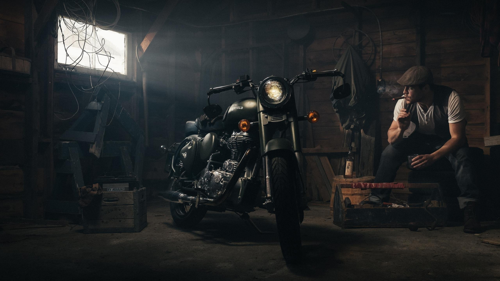 Royal Enfield, garage, bike, motorcycle, 1600x900 wallpaper