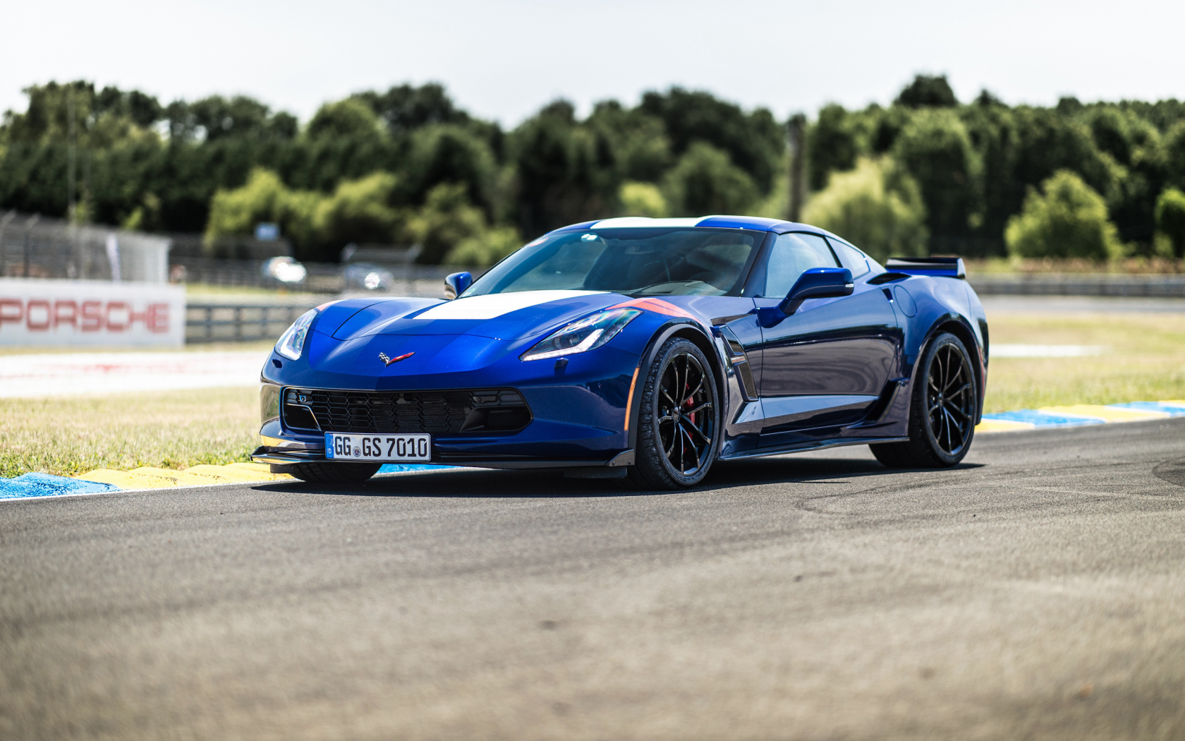 Download Wallpaper 1680x1050 Chevrolet Corvette Grand Sport 2018