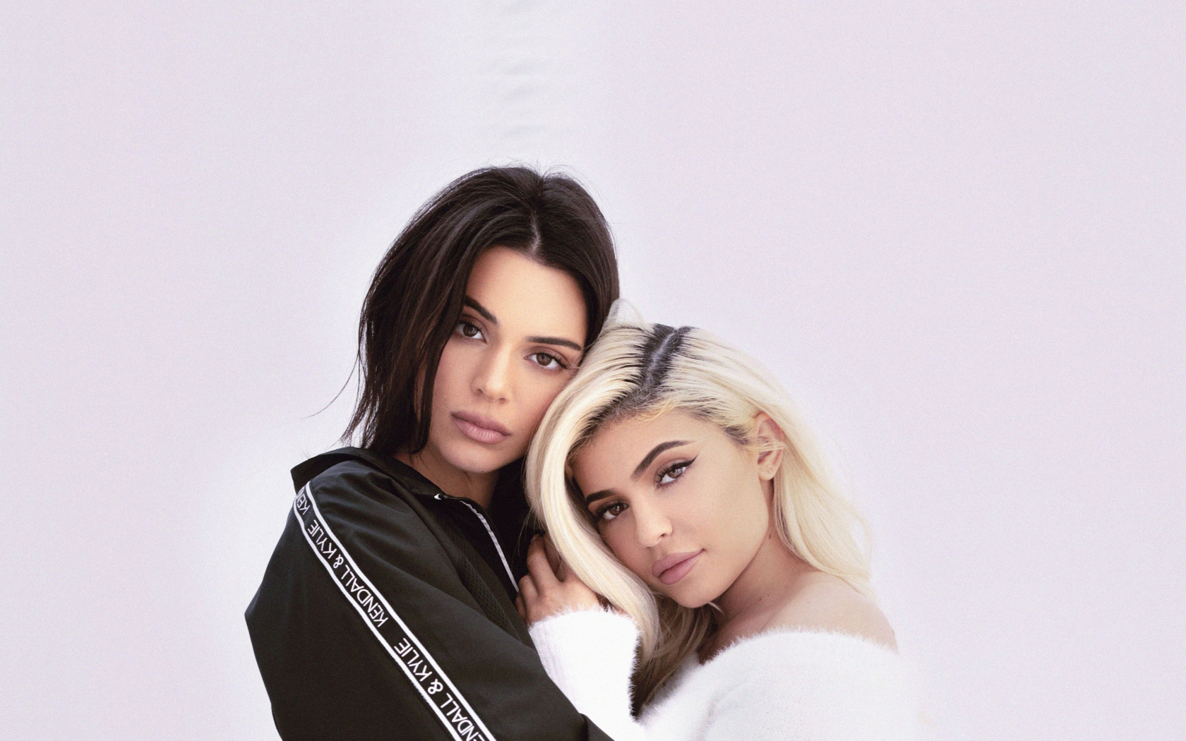 Download wallpaper 1680x1050 celebrity, kendall jenner, kylie jenner ...