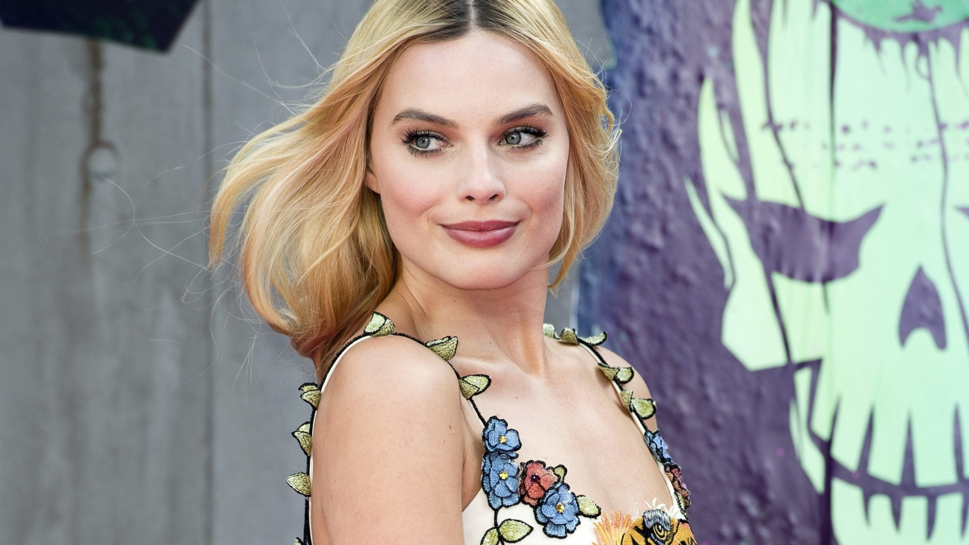 Download Wallpaper 1920x1080 Blonde And Beautiful 2019 Margot Robbie Full Hd Hdtv Fhd 0924