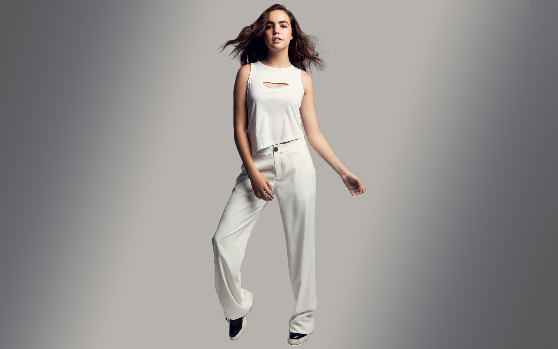 Download wallpaper 1920x1200 bailee madison, white dress, portrait, 16: ...