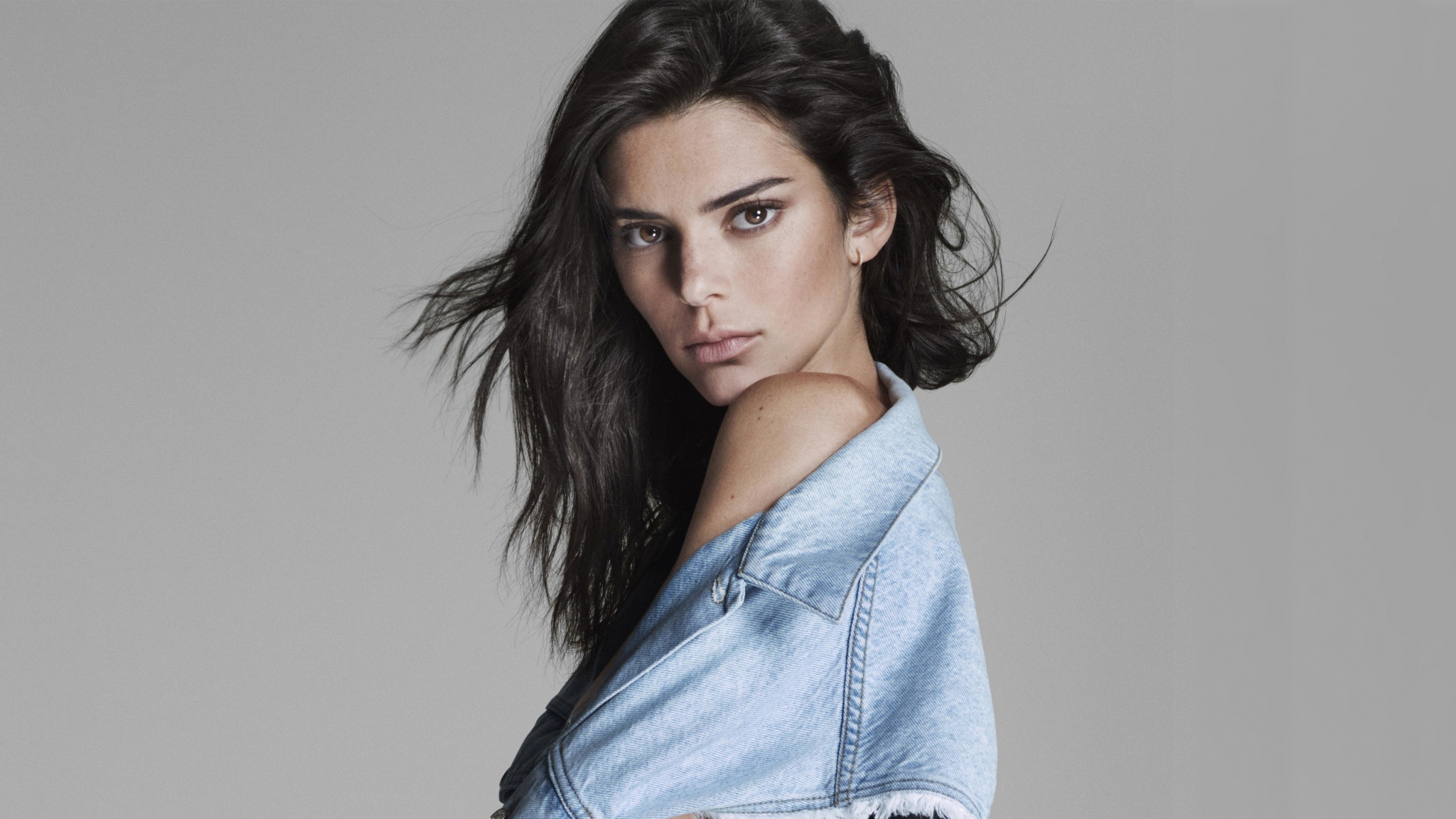 Download wallpaper 2048x1152 kendall jenner, famous model, 2020, dual ...