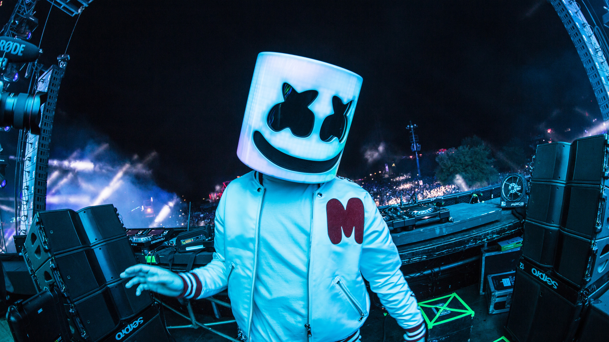 Fortnite Marshmello 2048x1152 Download 2048x1152 Wallpaper Marshmello Dj Musician 2018 Live Performance Dual Wide Widescreen 2048x1152 Hd Image Background 10362