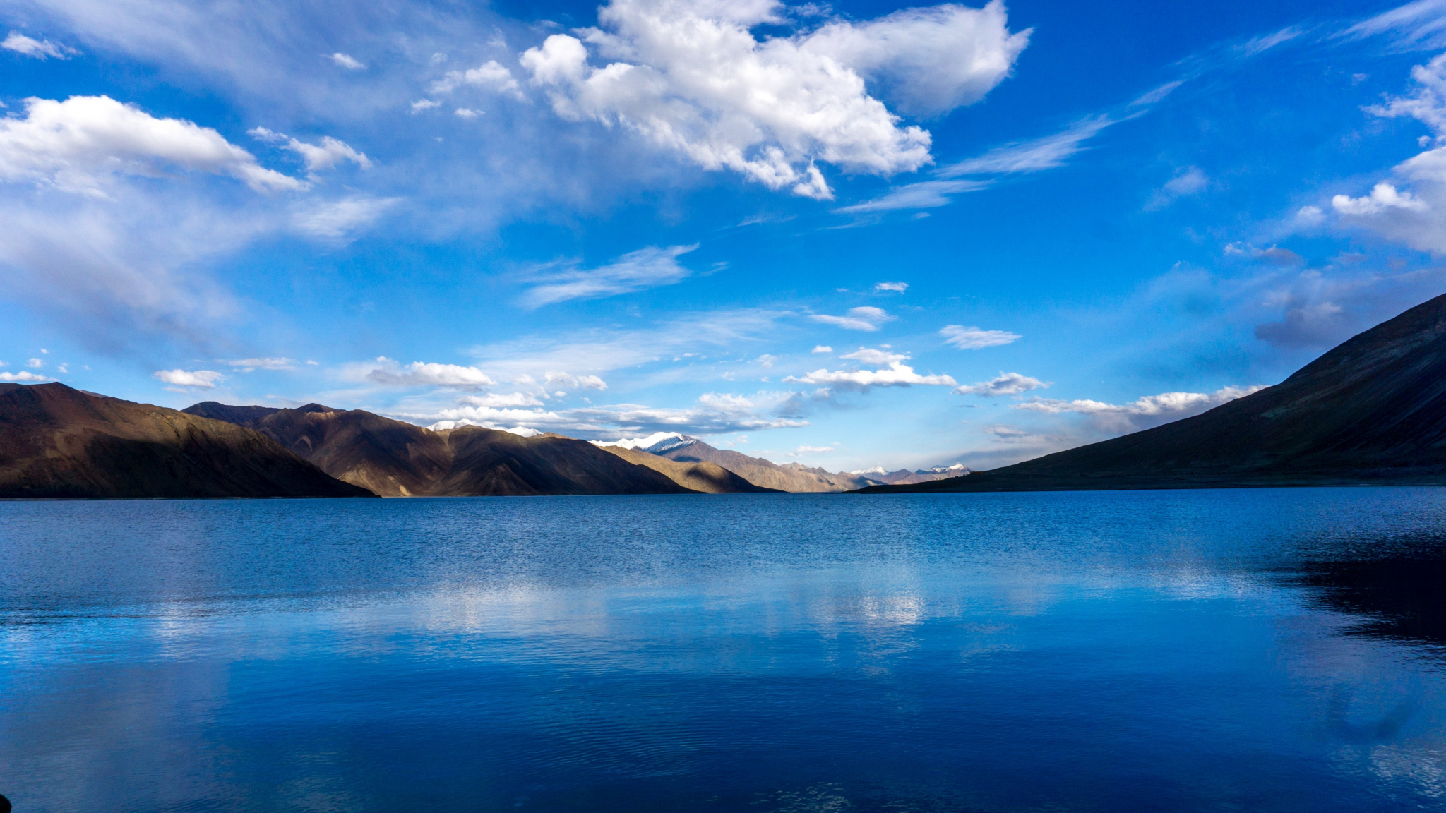 Download Wallpaper 2048x1152 Lake, Mountains, Sunny Day, Sky, Clouds ...