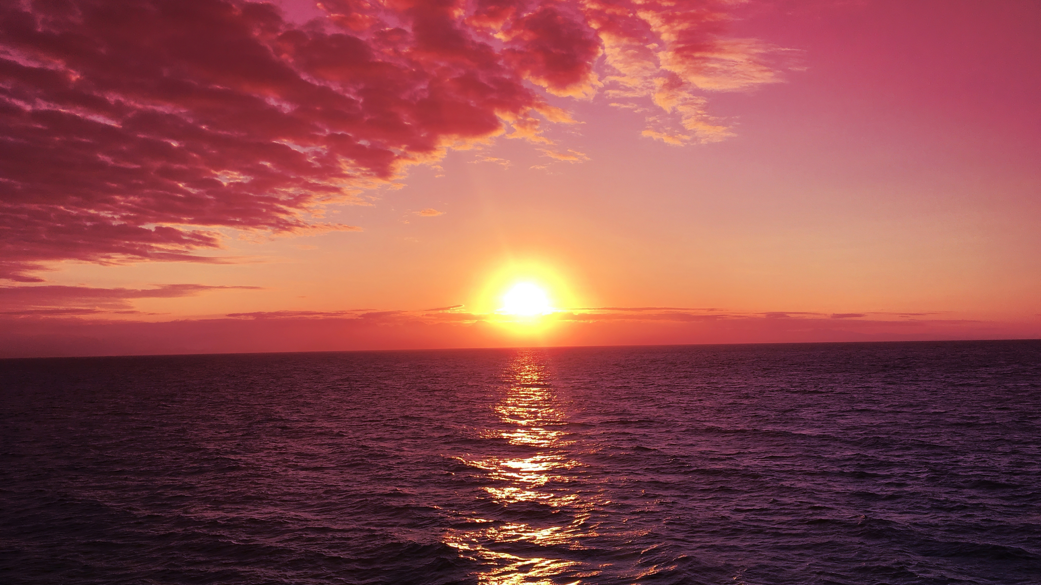 Download wallpaper 2048x1152 sunrises, red-pink sky, sea, nature, dual ...