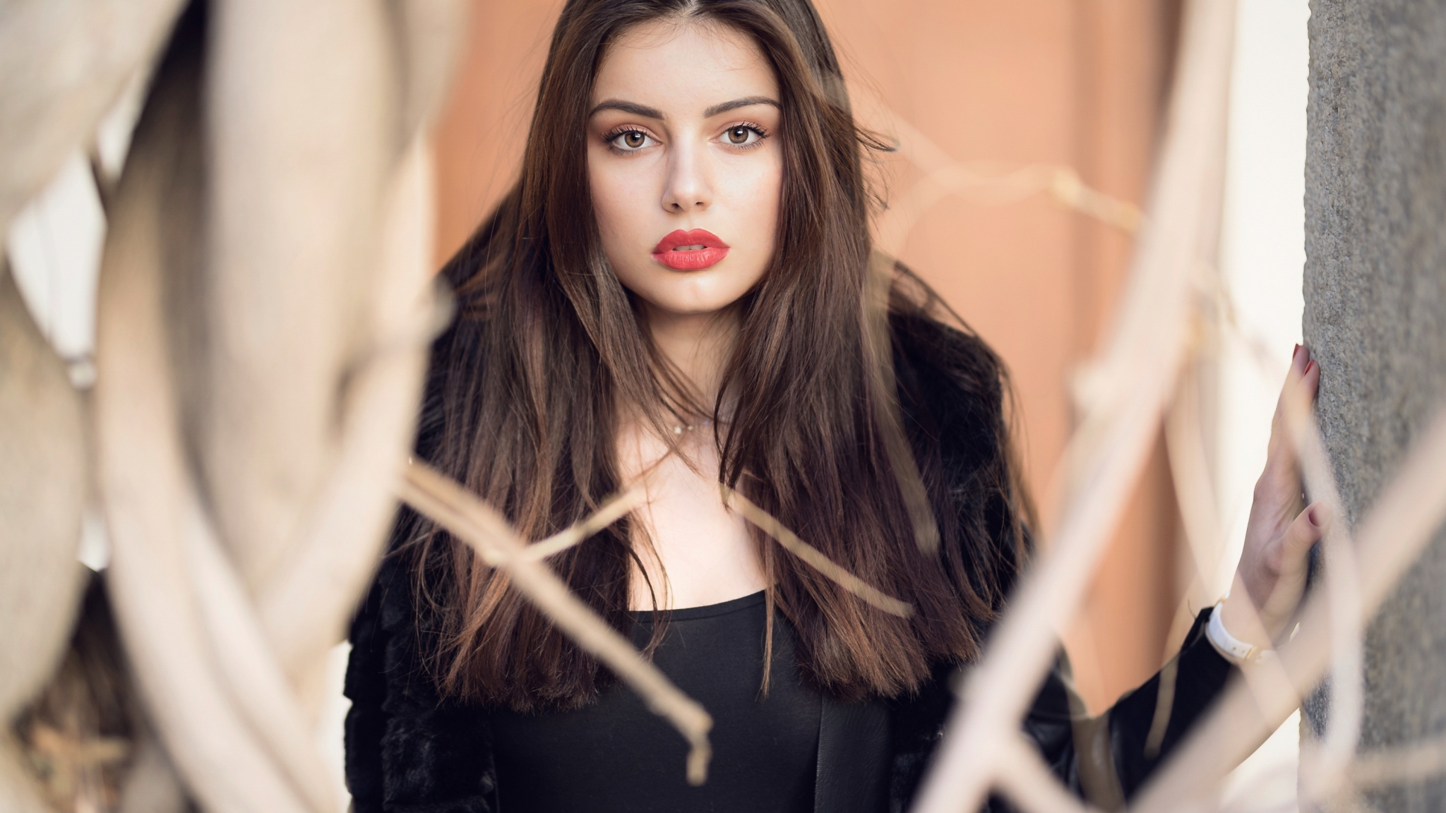 Download wallpaper 2048x1152 red lips, brunette, pretty, girl model ...