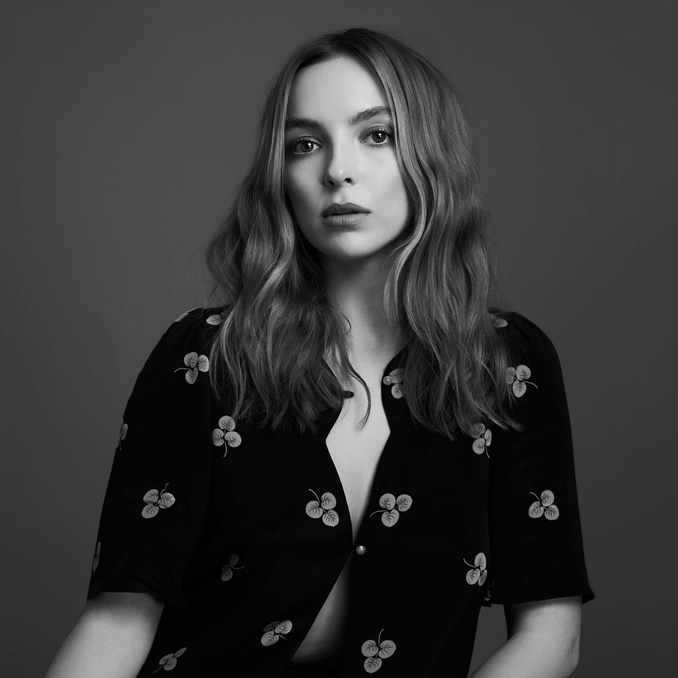 Download wallpaper 2248x2248 jodie comer, beautiful actress, monochrome ...