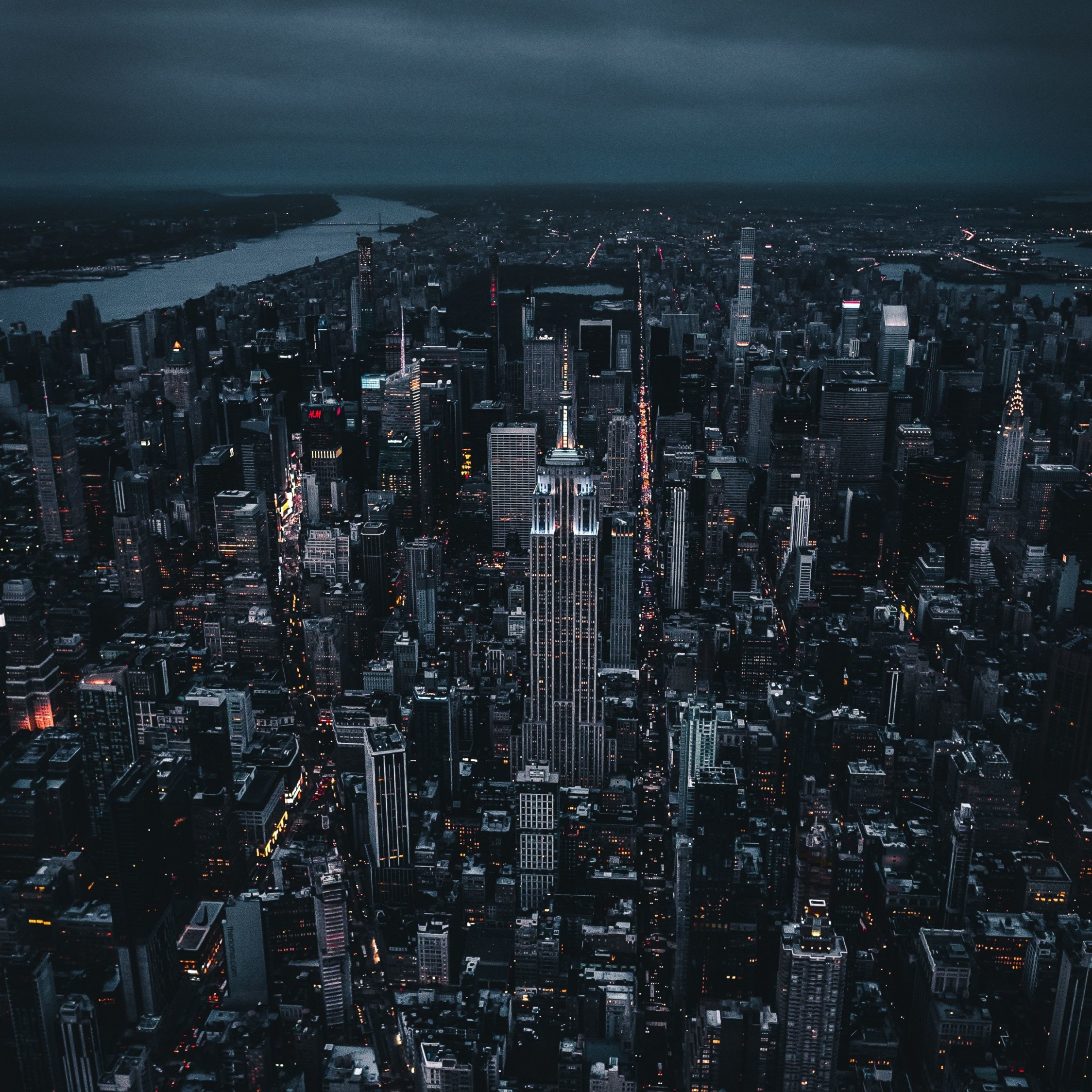 Khám phá vẻ đẹp của thành phố New York tuyệt vời vào ban đêm với hình nền đen địa chất hấp dẫn này. Quang cảnh sống động của đèn phố cùng với bầu trời đen tối đem đến một không gian độc đáo, tuyệt đẹp cho màn hình của bạn. Hãy mãn nhãn với chất lượng hình ảnh cao, không lưu hay giật lag.