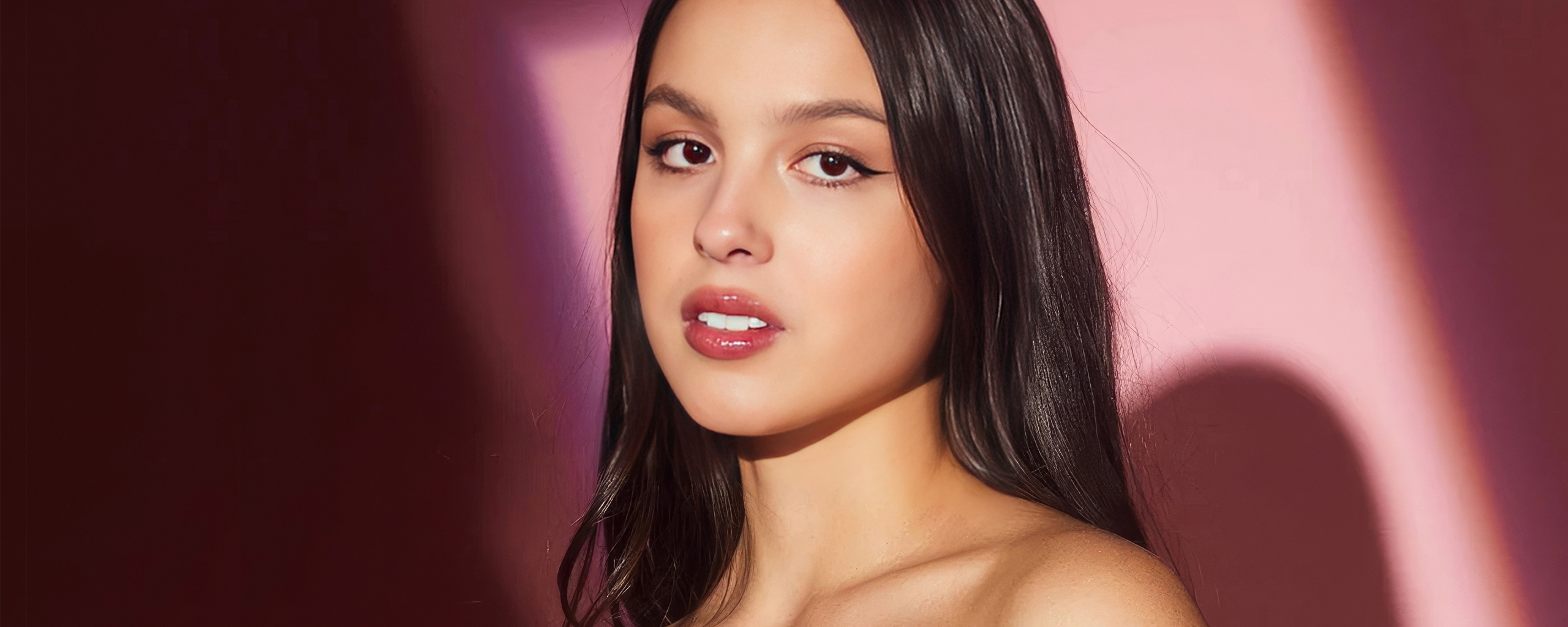 Olivia Rodrigo, Billboard Women, pretty woman, 2560x1024 wallpaper