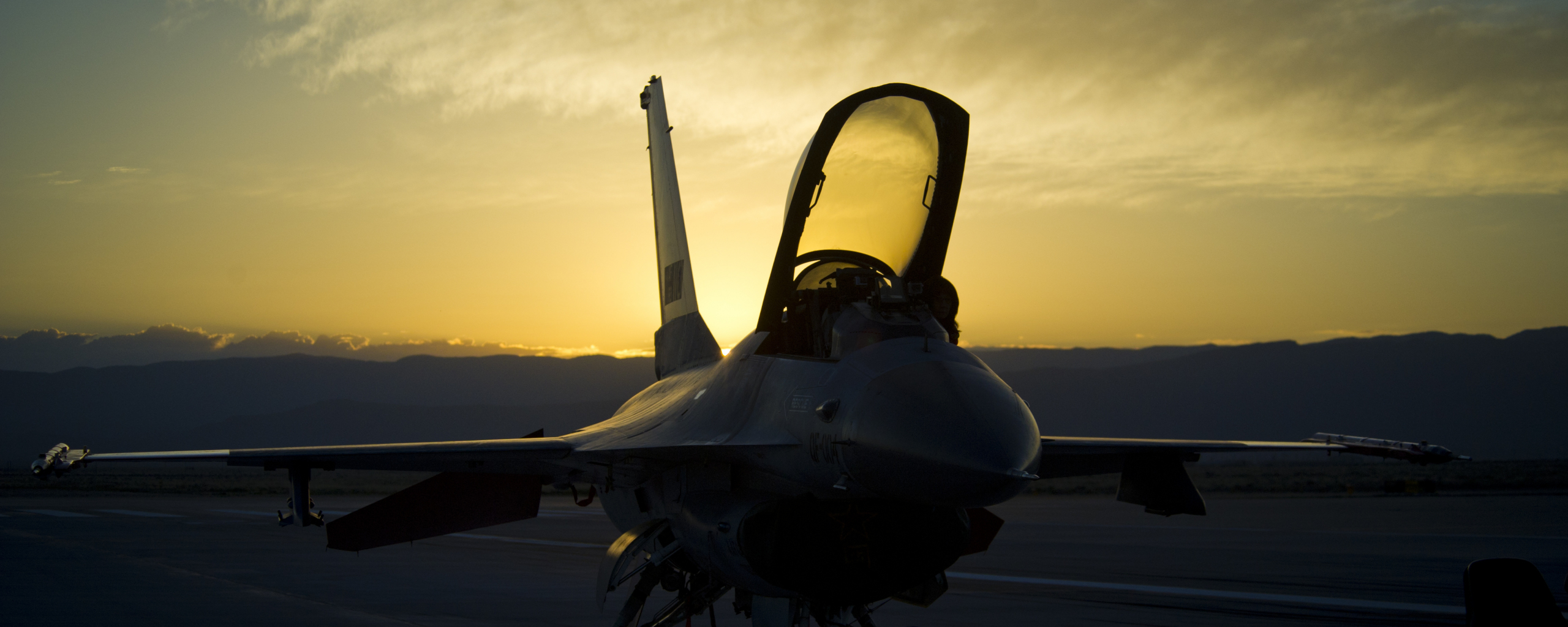 Download wallpaper 2560x1024 sunset, military, general dynamics f-16 ...