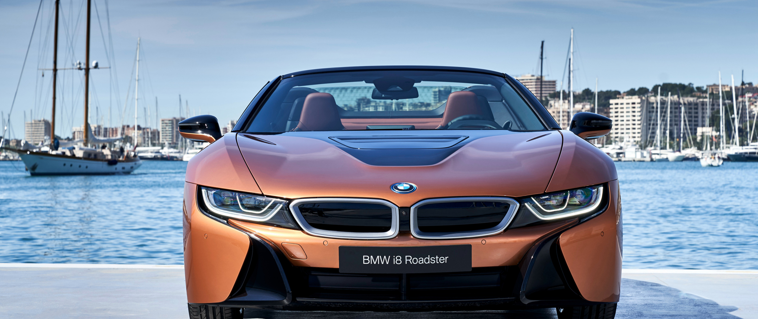 BMW i8 спереди