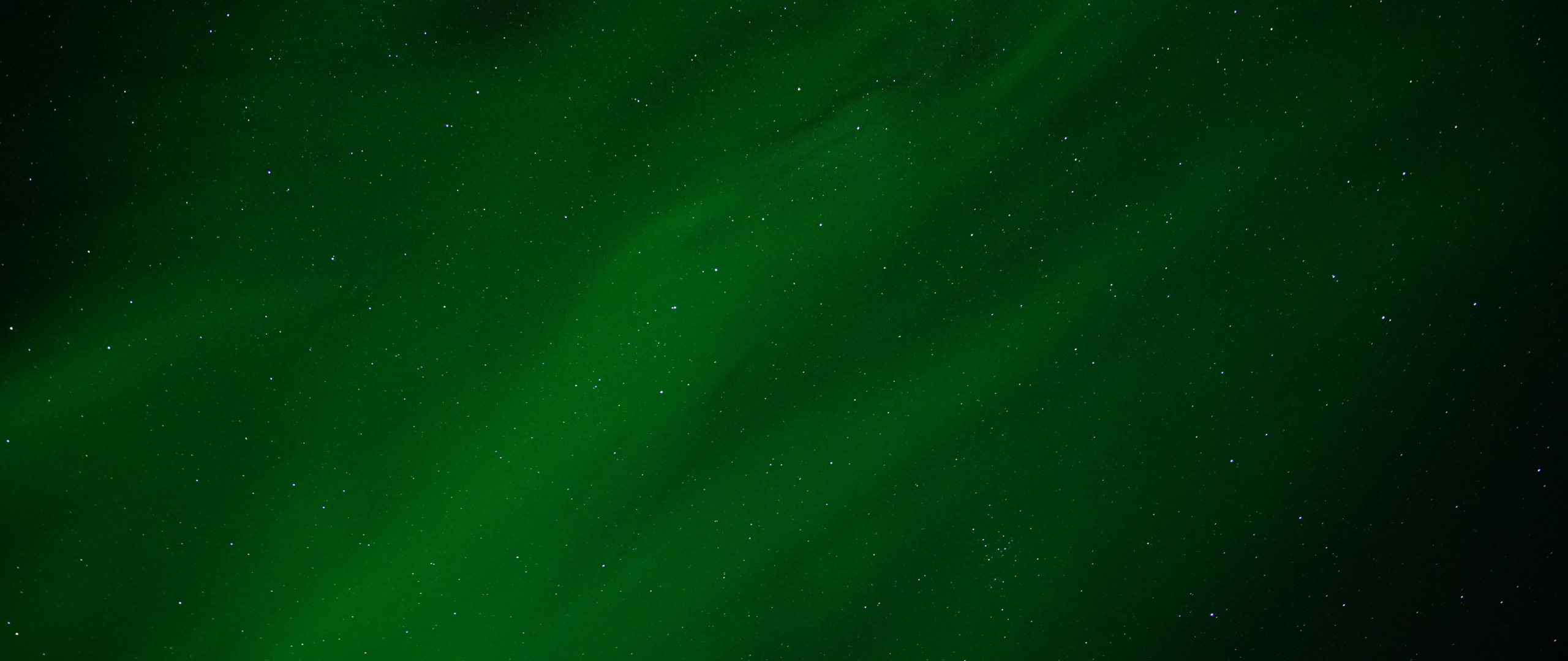 Aurora là hiện tượng ánh sáng độc đáo và rực rỡ trên bầu trời đêm. Hãy cùng khám phá bức ảnh liên quan đến từ khóa \