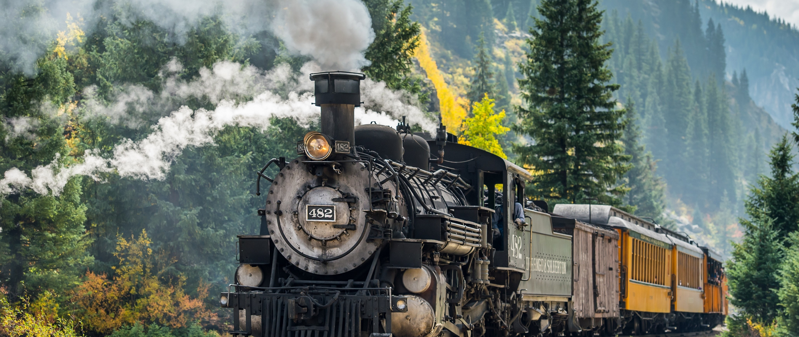 Steam engine of train фото 17