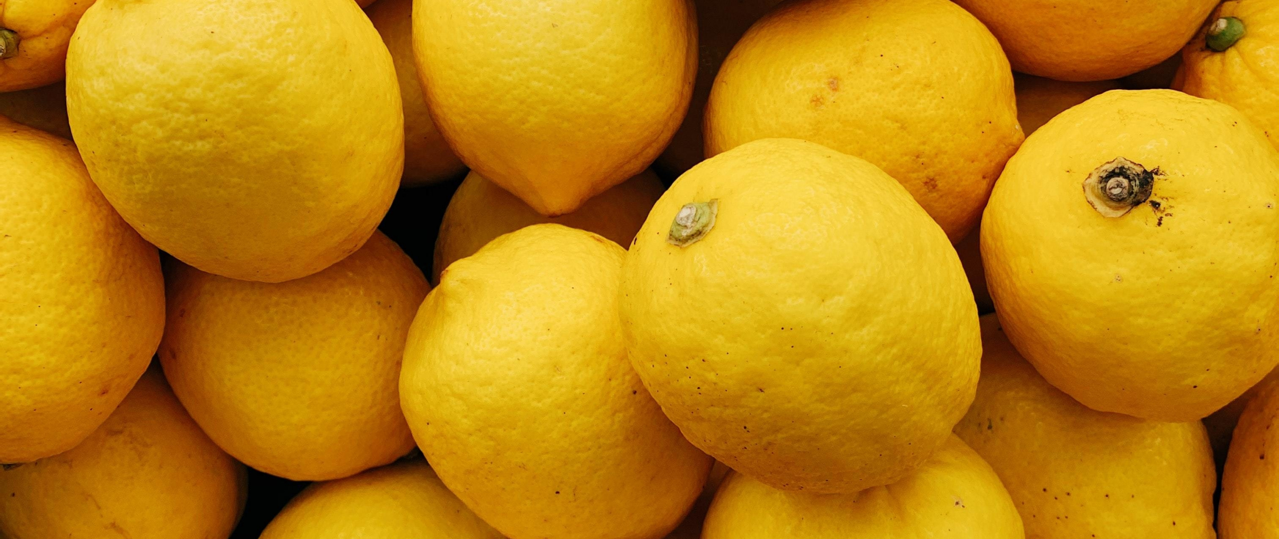 Желтые фрукты названия. Желтый фрукт. Жёлтые фрукты названия. Фрукты желтого цвета большие. Желтый фрукт похожий на лимон.