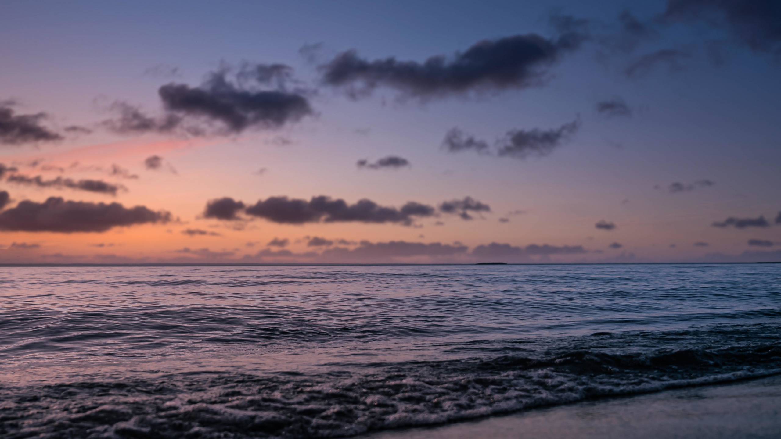 Download wallpaper 2560x1440 beach, evening calm and relaxing sea, dual ...