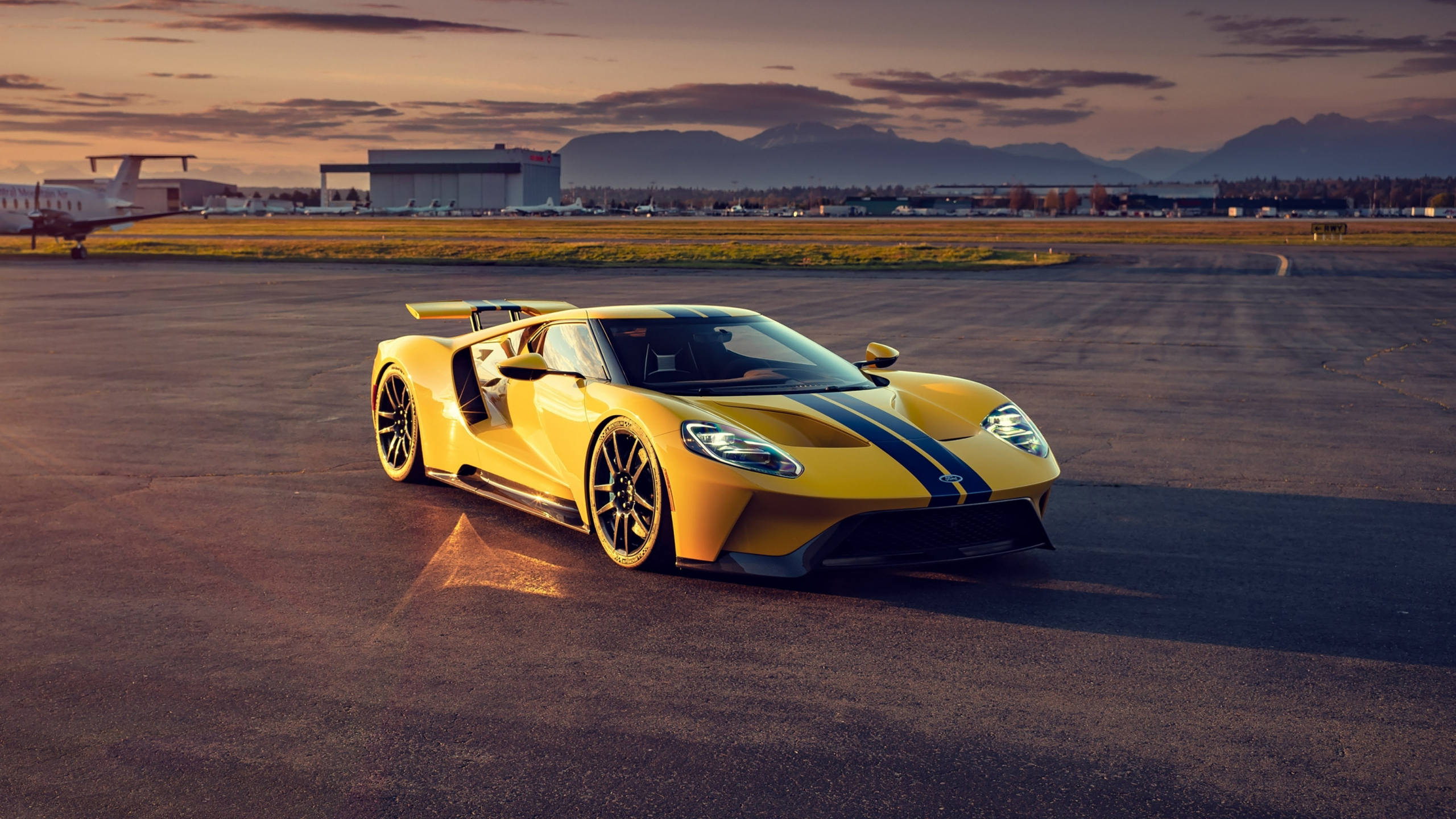 Download 2560x1440 Wallpaper Yellow Ford Gt 2020 Dual Wide Widescreen 16 9 Widescreen 2560x1440 Hd Image Background 24546