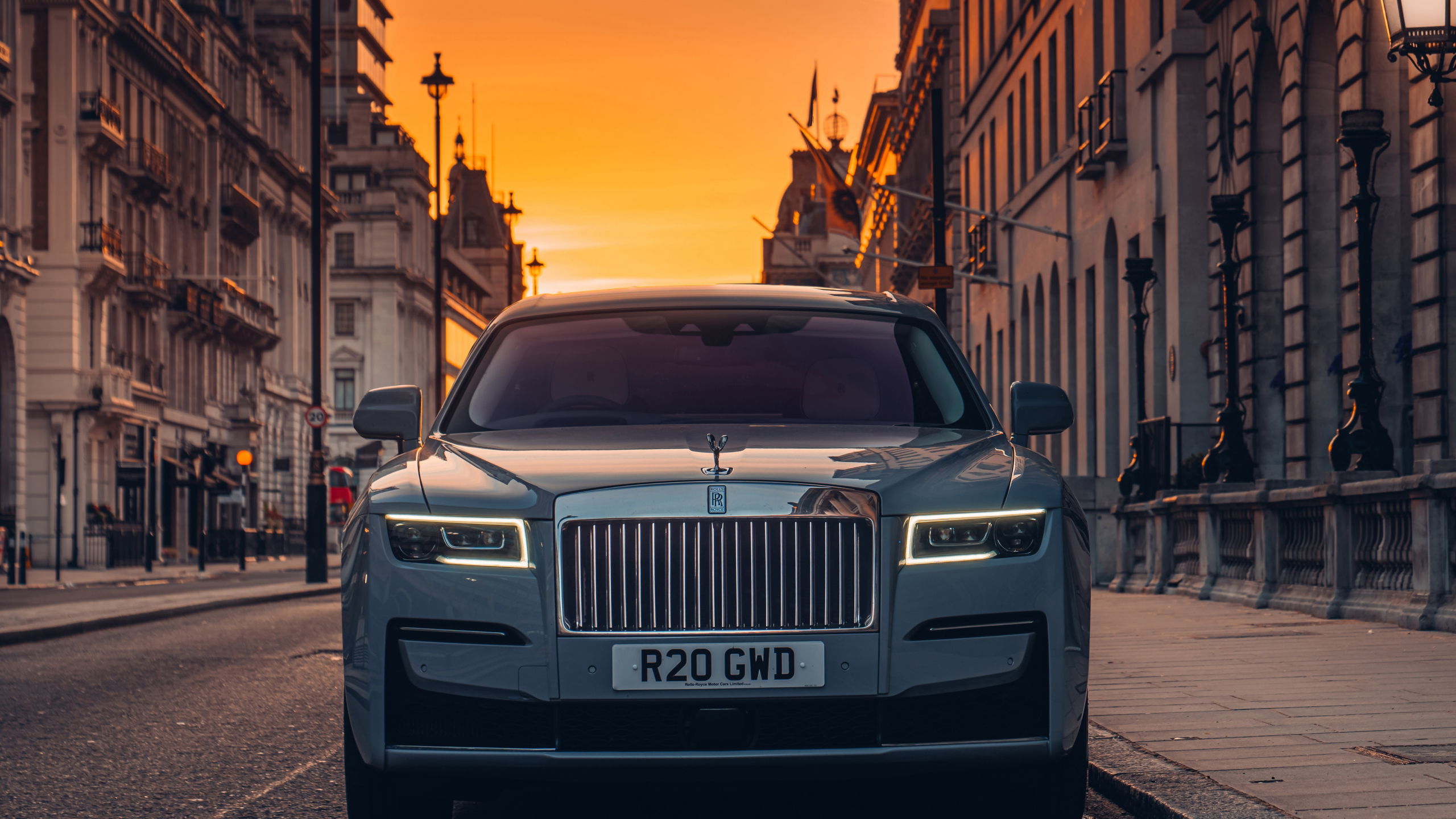 Download wallpaper 2560x1440 rolls-royce ghost, luxurious car, front ...